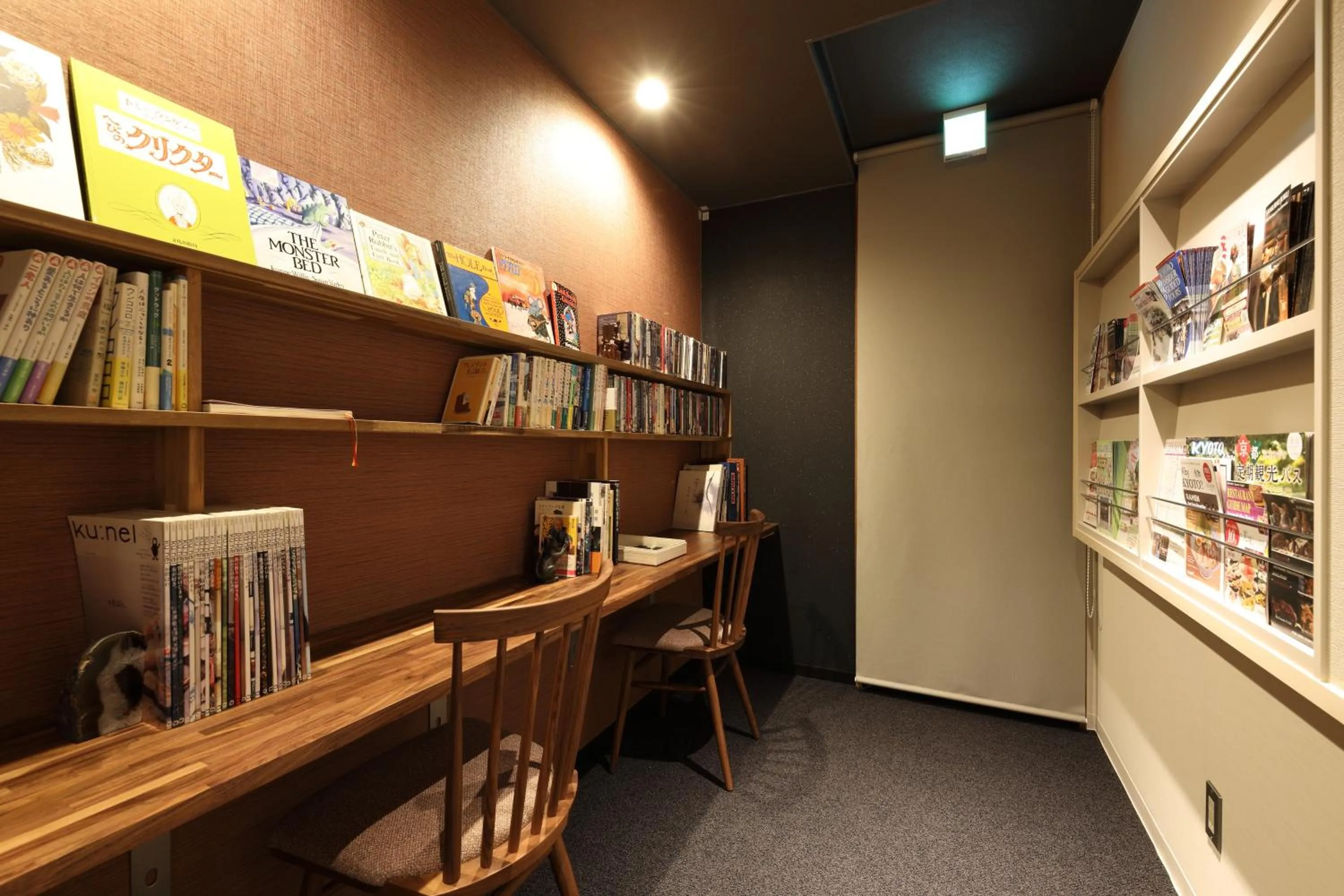 Library in Gion Ryokan Karaku