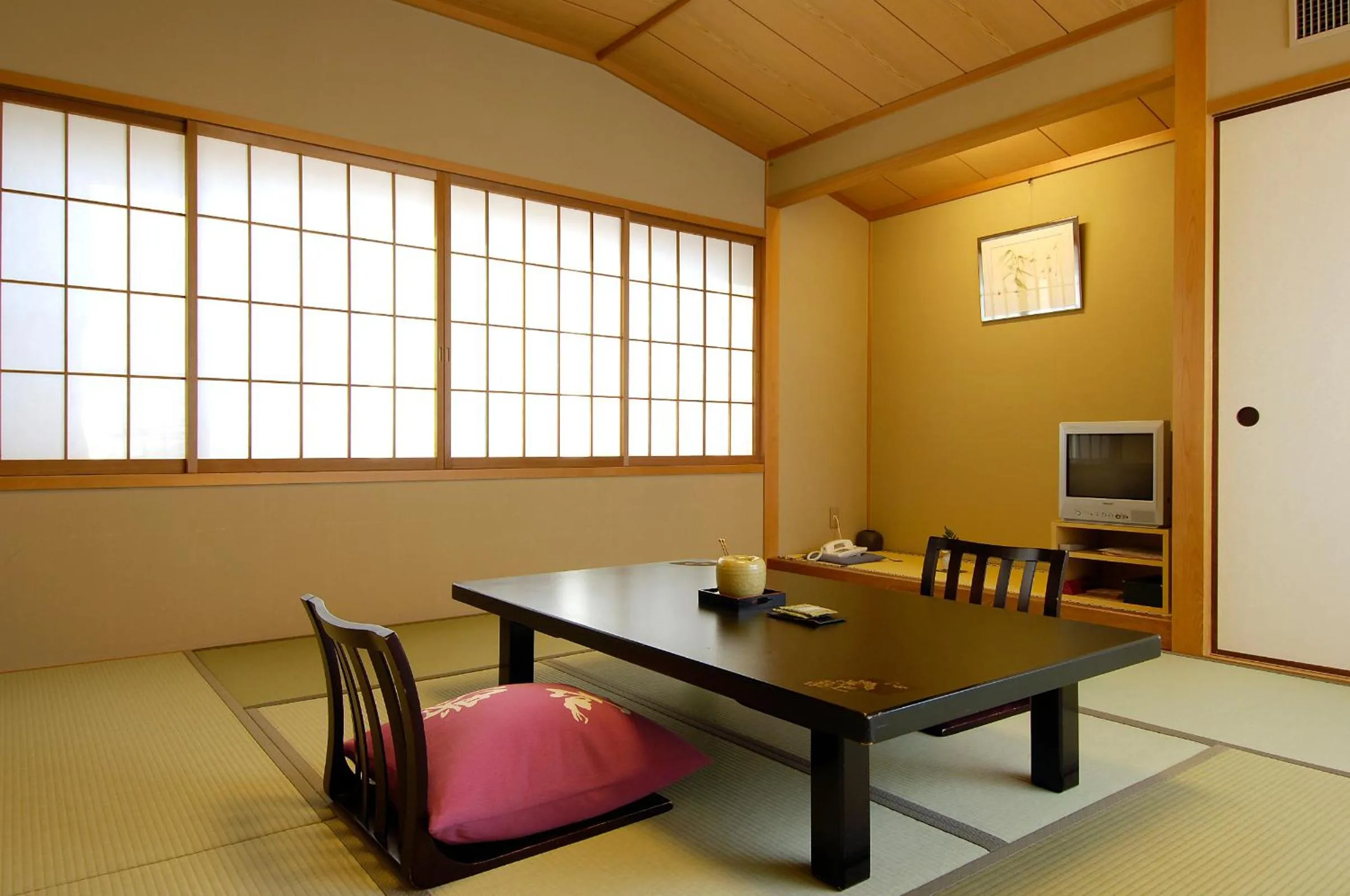 Photo of the whole room in Gion Ryokan Karaku