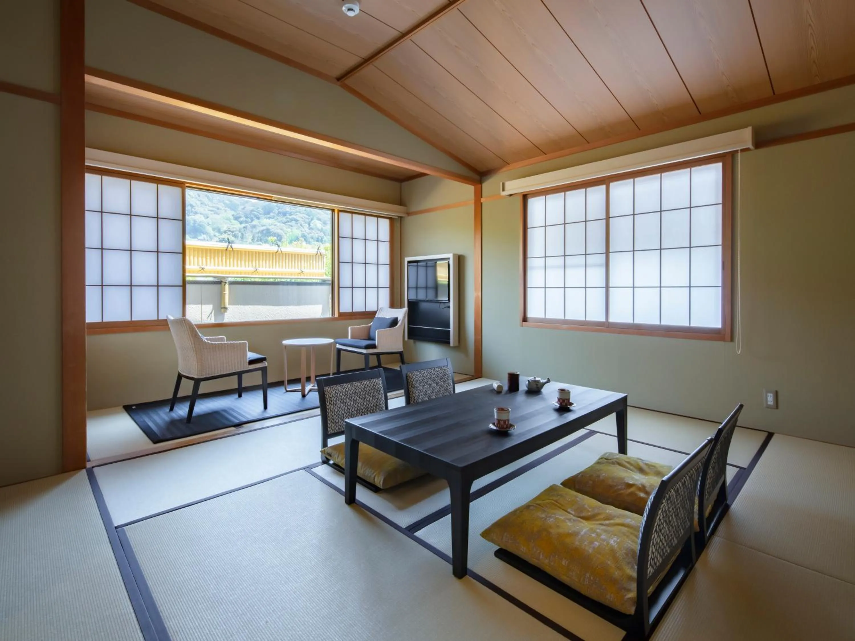 Photo of the whole room in Gion Ryokan Karaku