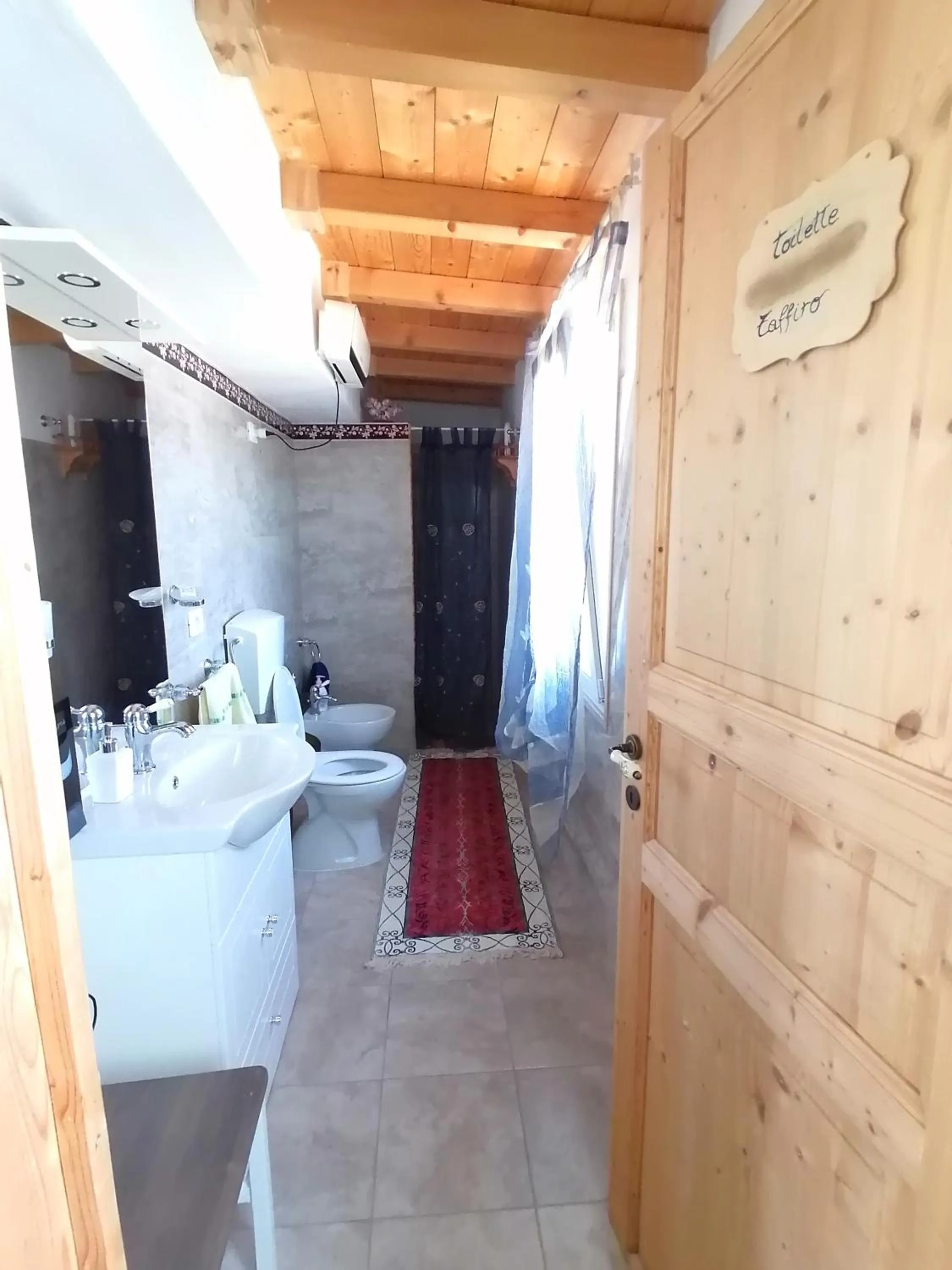 Shower in B&B Lo Smeraldo