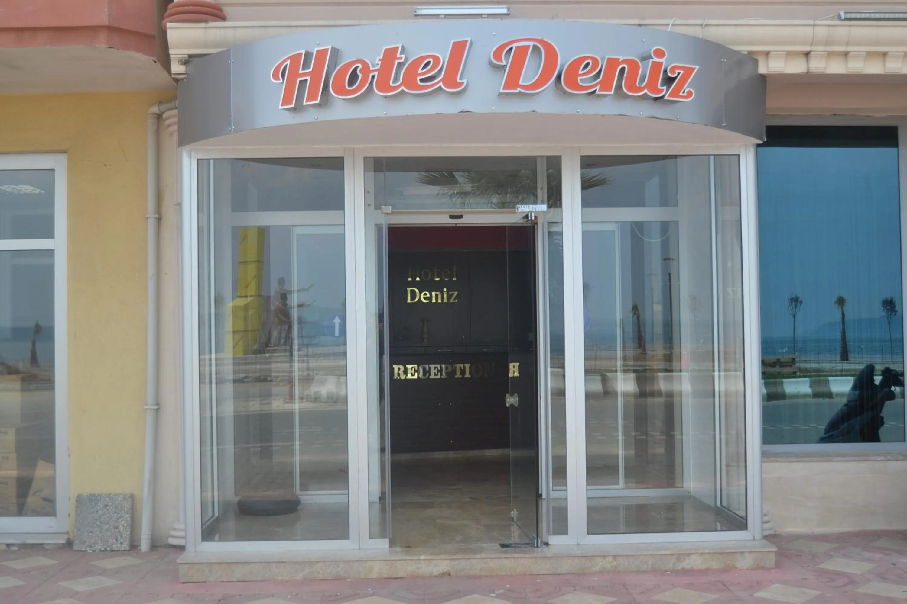 Facade/entrance in Hotel Deniz Eceabat