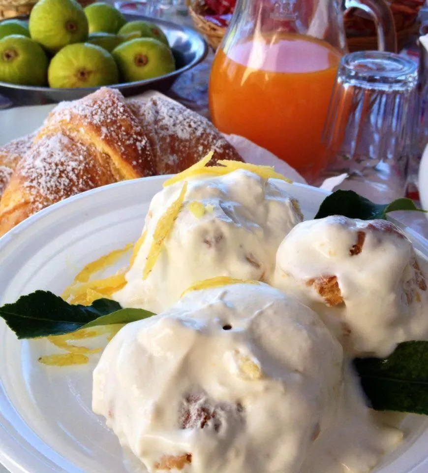 Breakfast in villa damecuta B&B