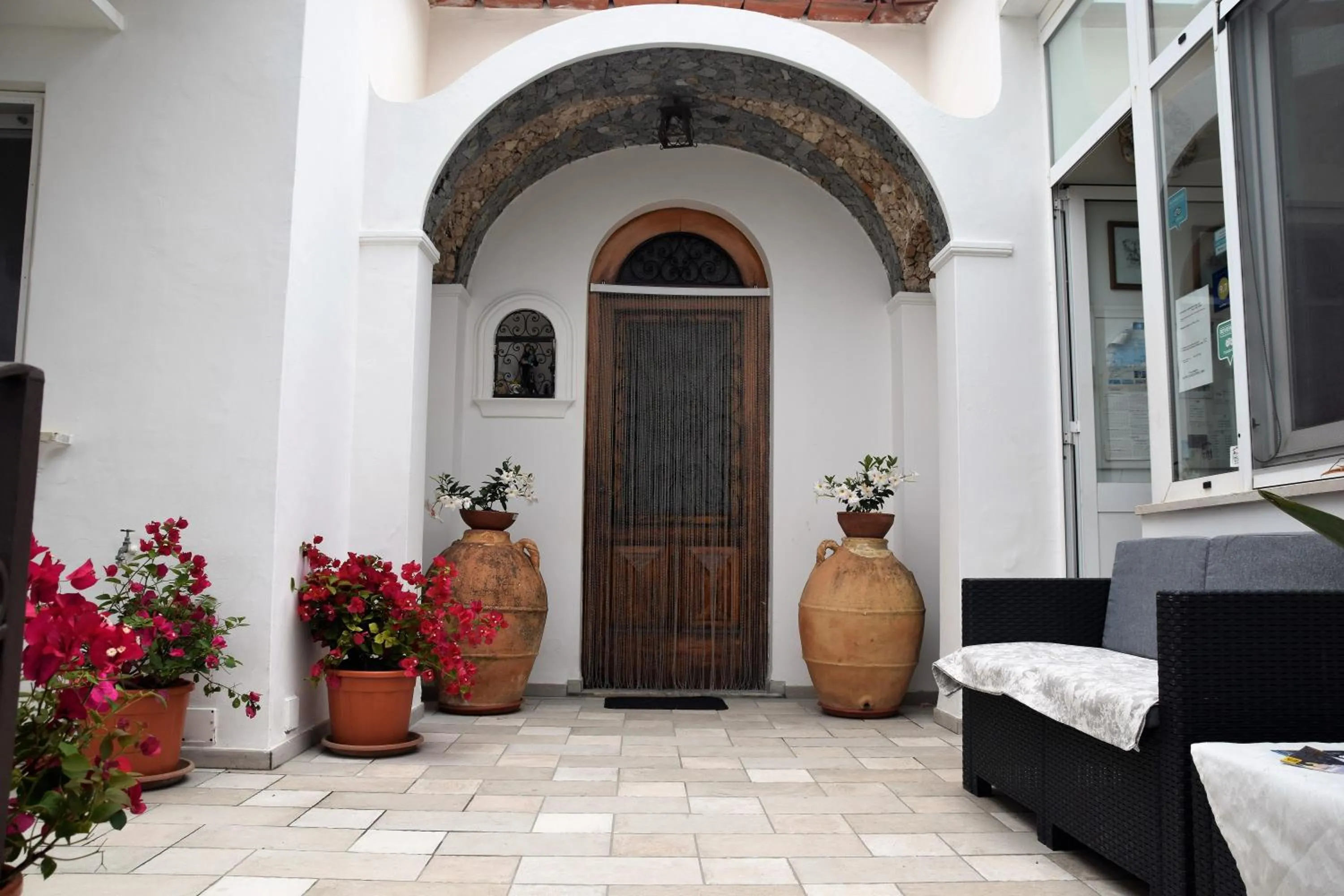 Patio in villa damecuta B&B