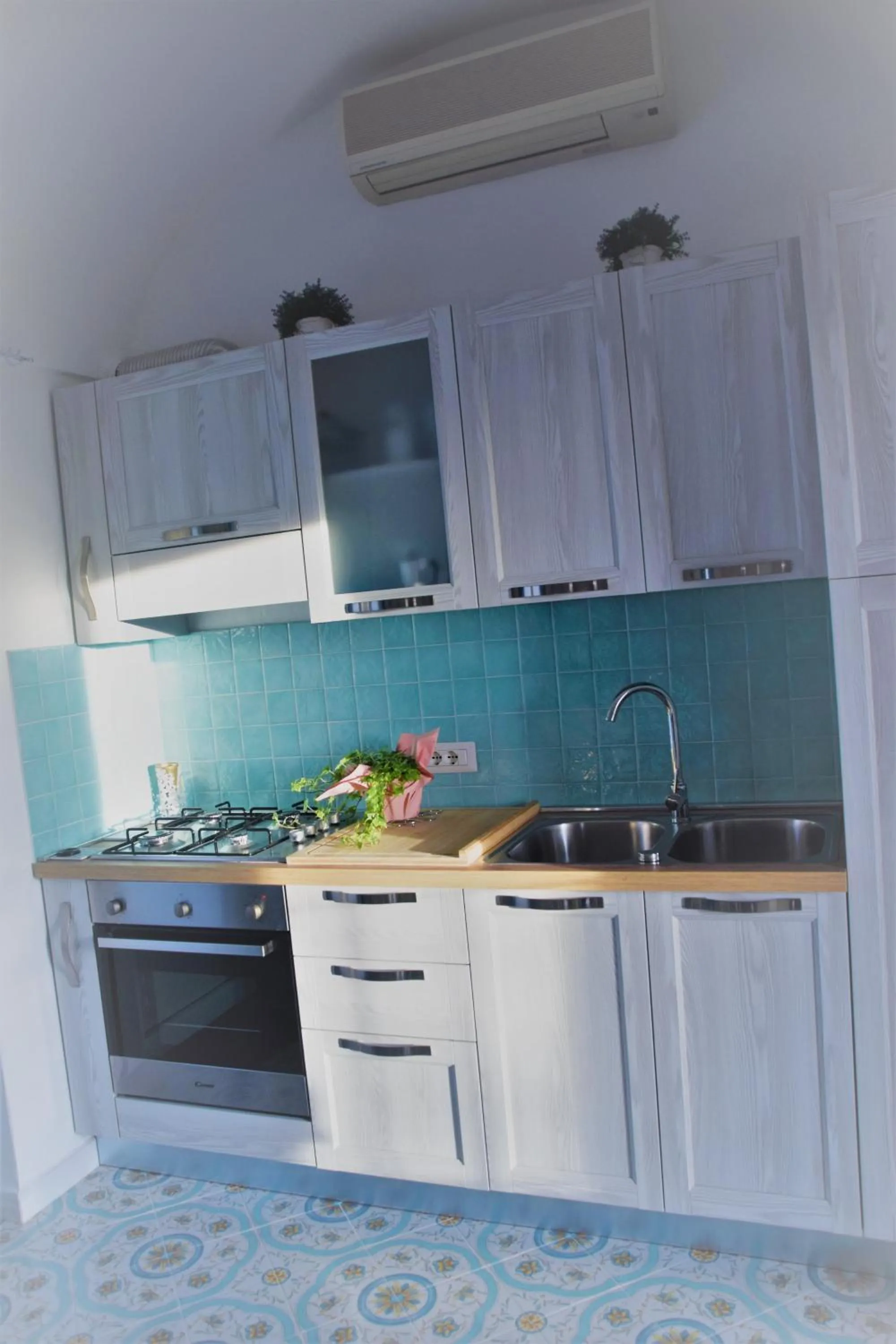 Kitchen or kitchenette in villa damecuta B&B