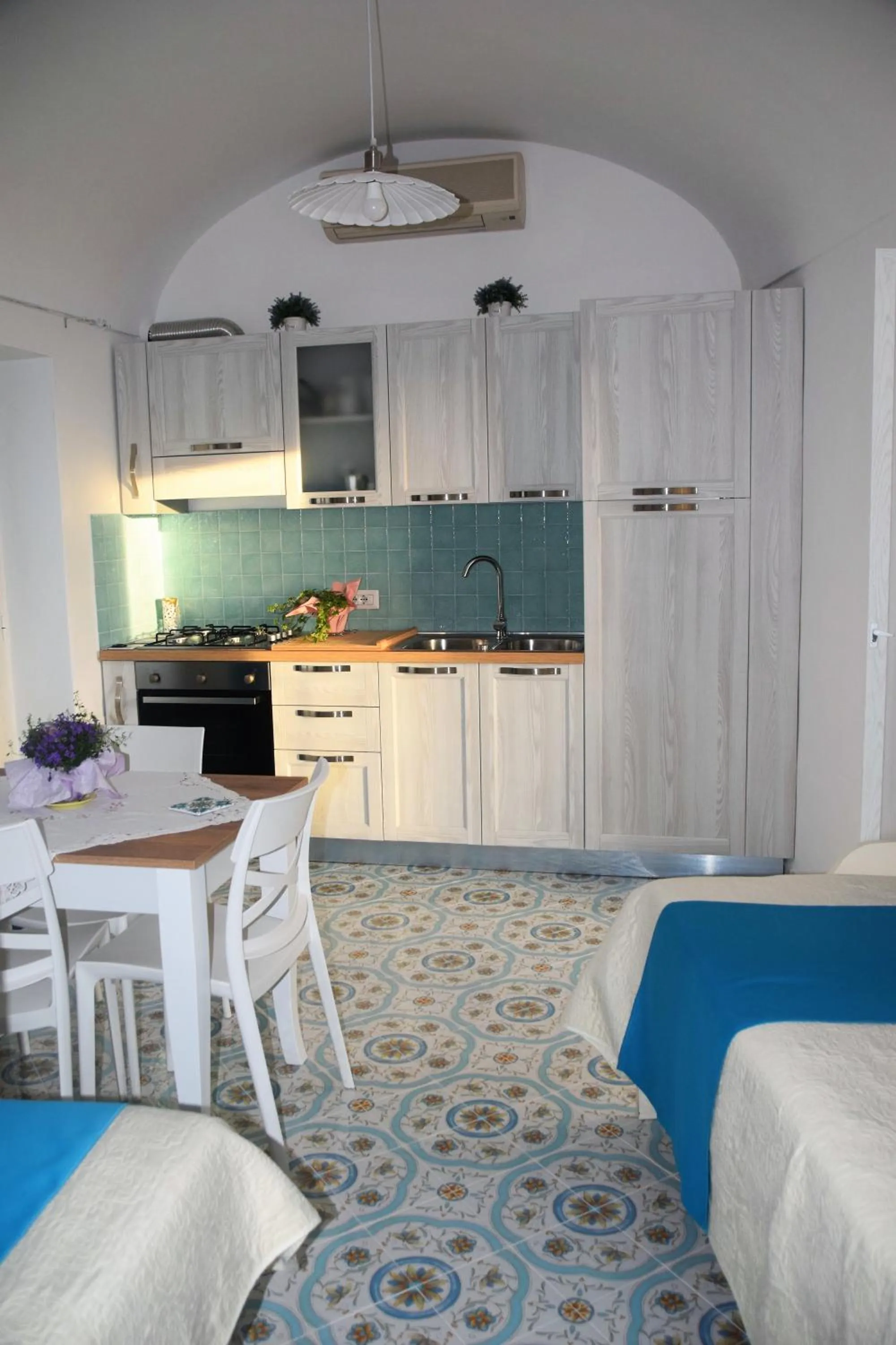 Kitchen or kitchenette in villa damecuta B&B