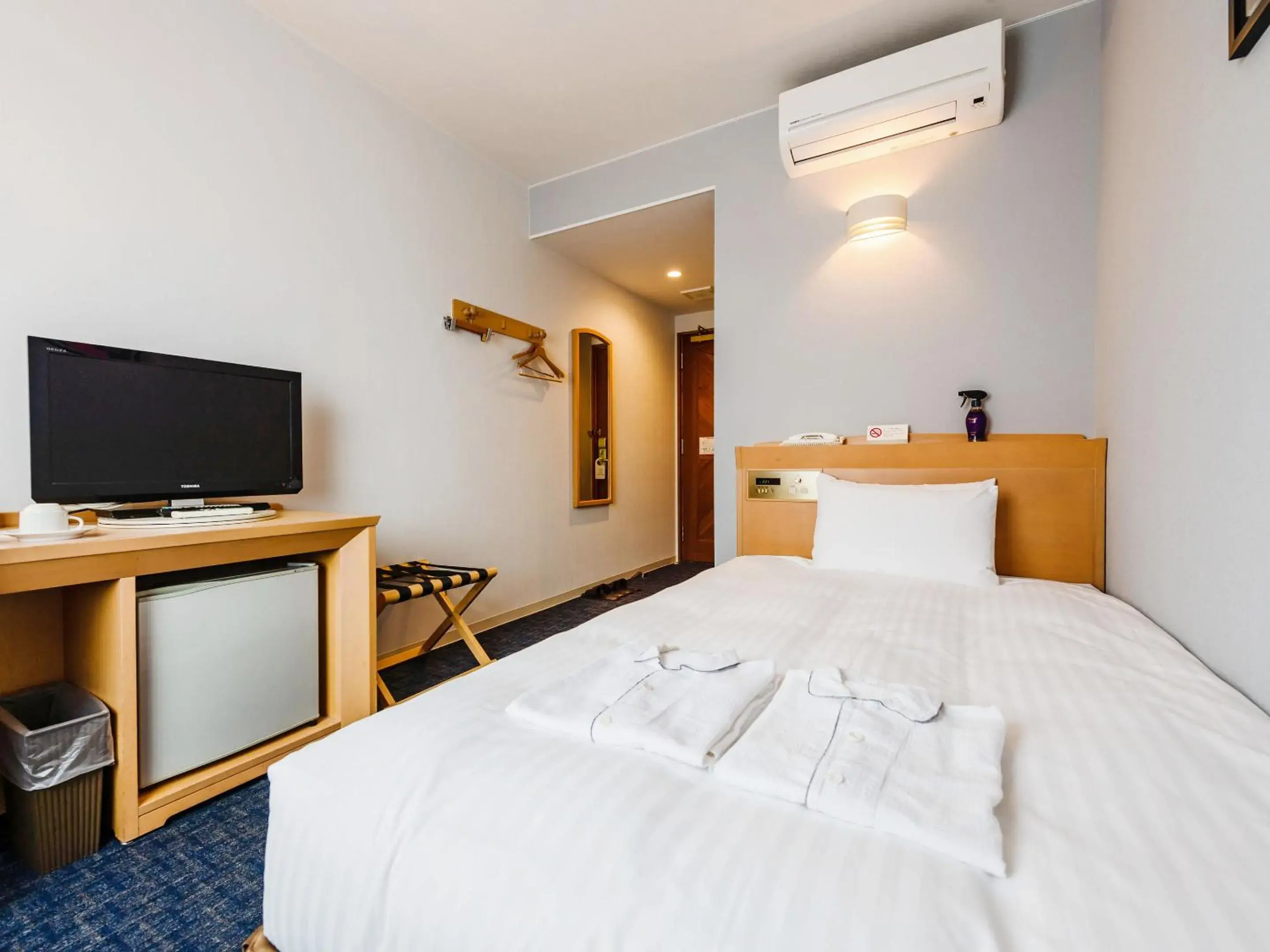 Semi Double/14㎡/Main Building(Non-Smoking) - single occupancy in Hotel Azat Naha Semi Double/14㎡/Main Building(Non-Smoking) - single occupancy in Hotel Azat Naha