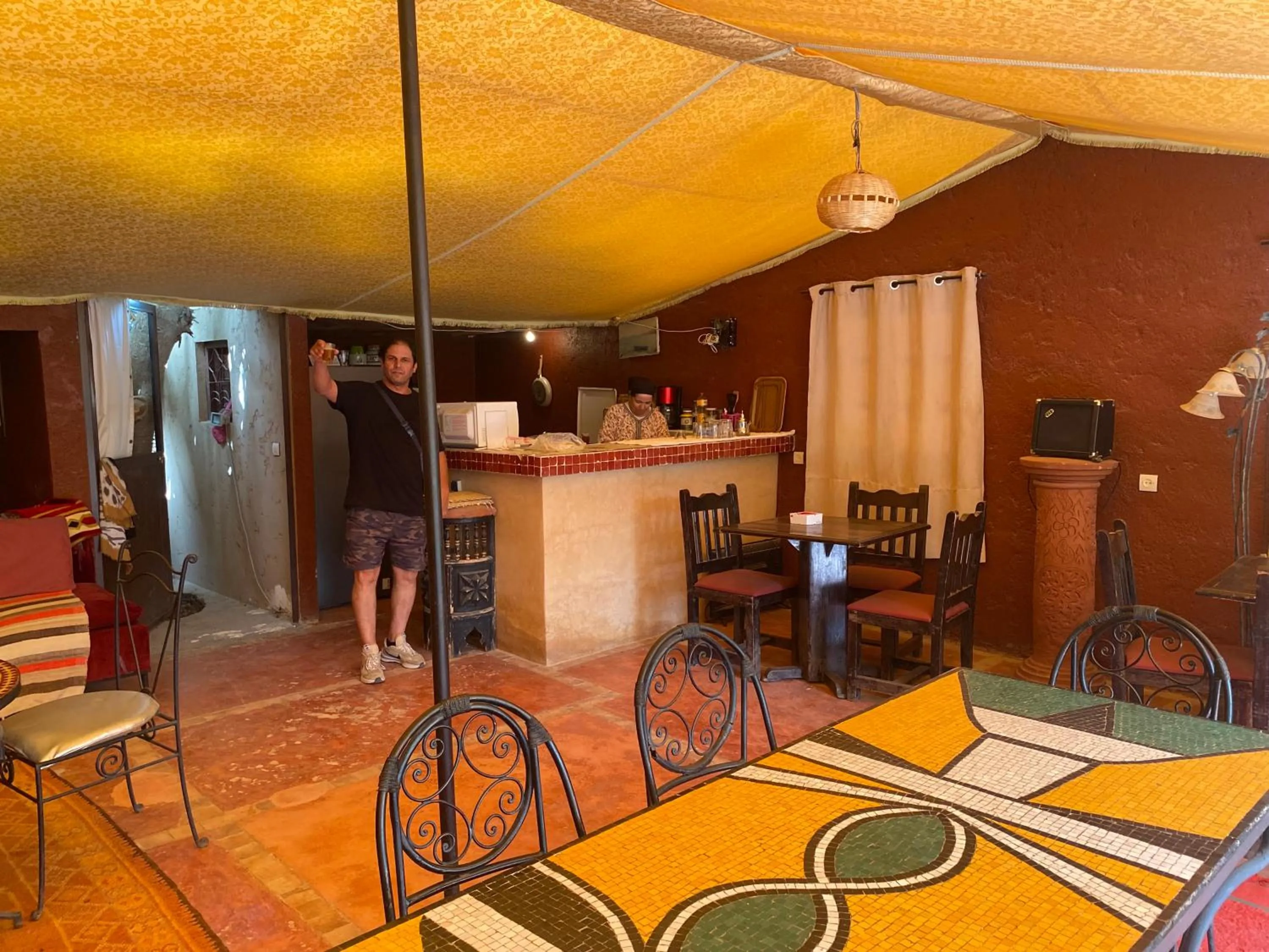 Restaurant/places to eat in Relais Esmeralda