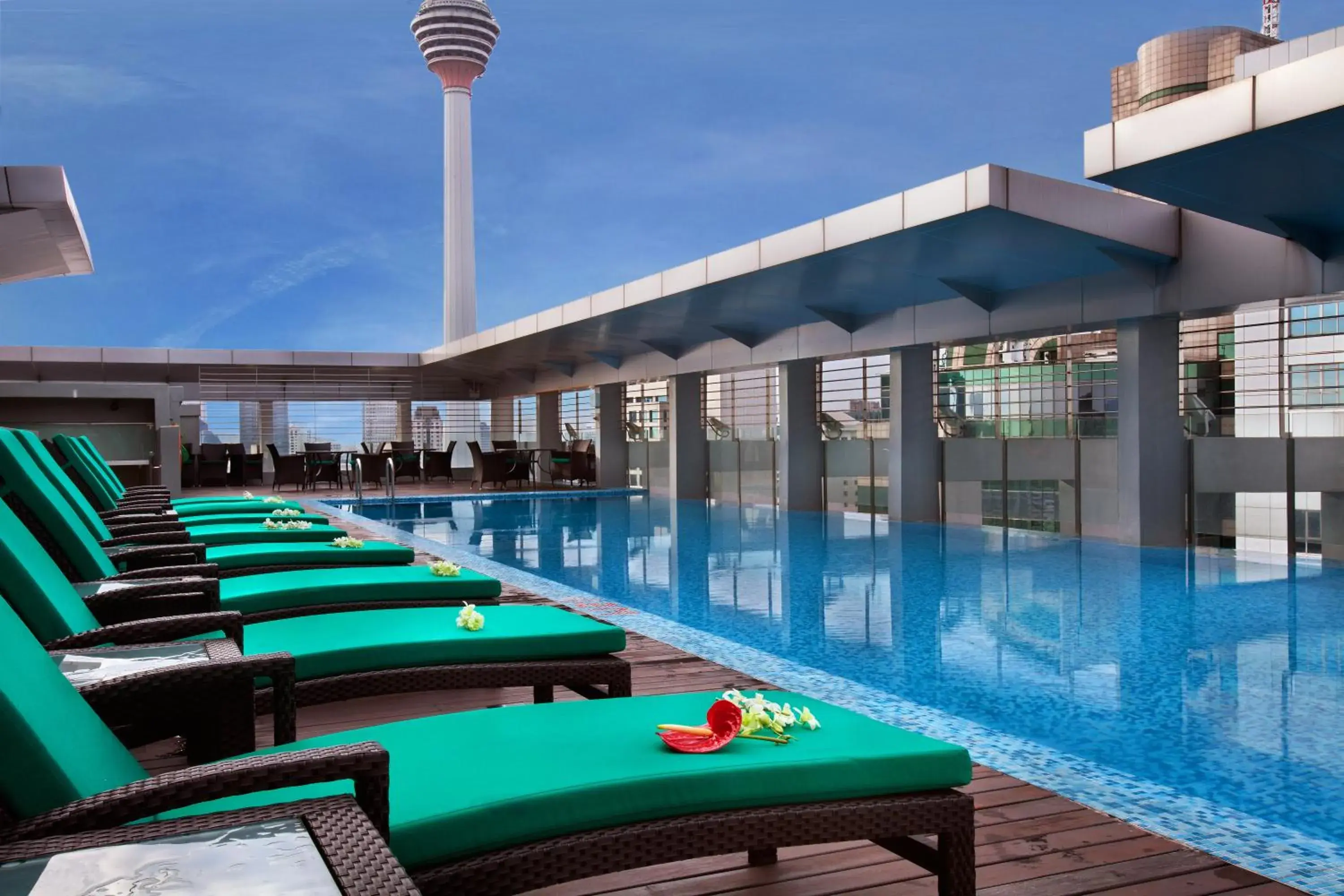 Swimming pool in PARKROYAL Serviced Suites Kuala Lumpur Swimming pool in PARKROYAL Serviced Suites Kuala Lumpur