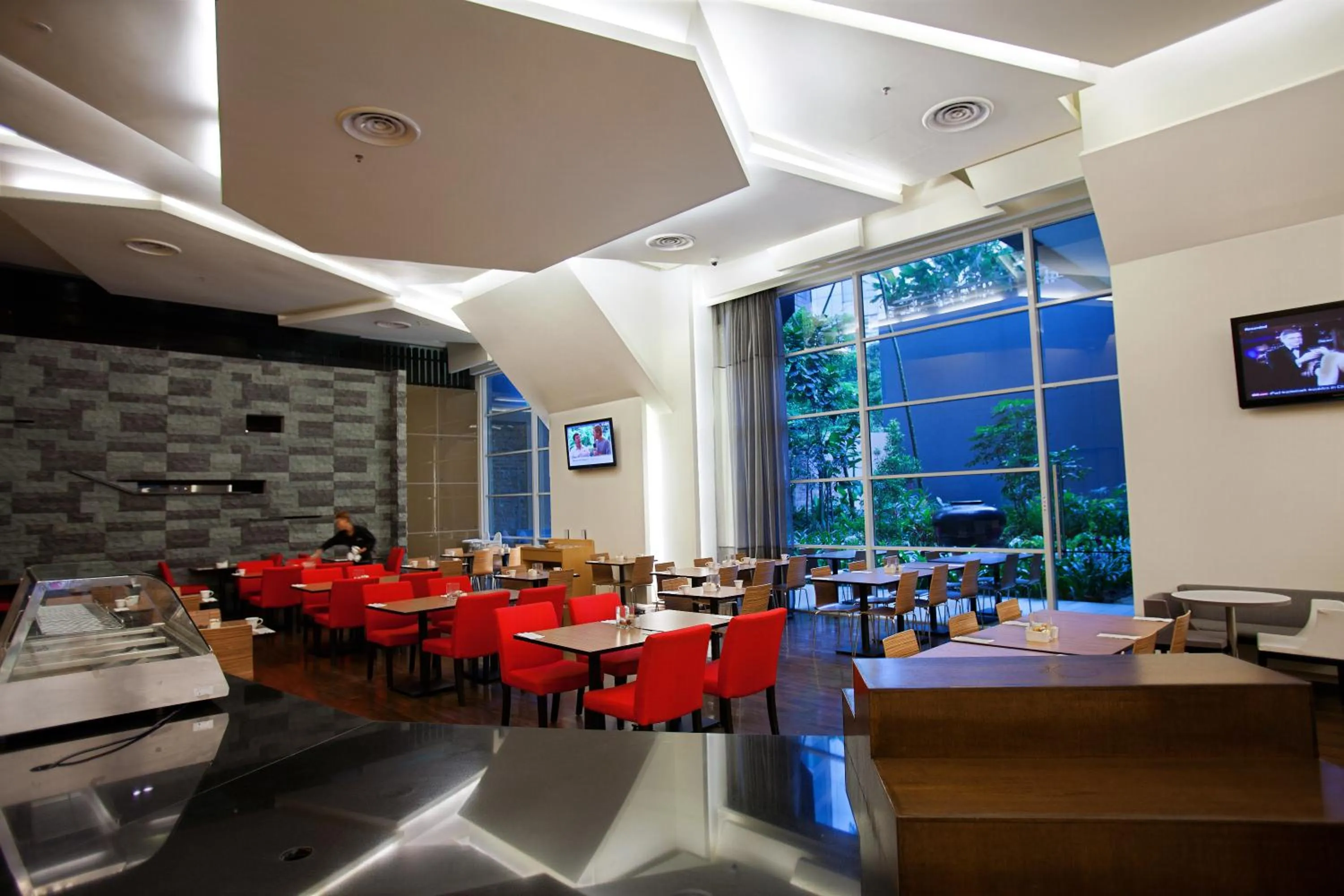 Restaurant/places to eat in PARKROYAL Serviced Suites Kuala Lumpur