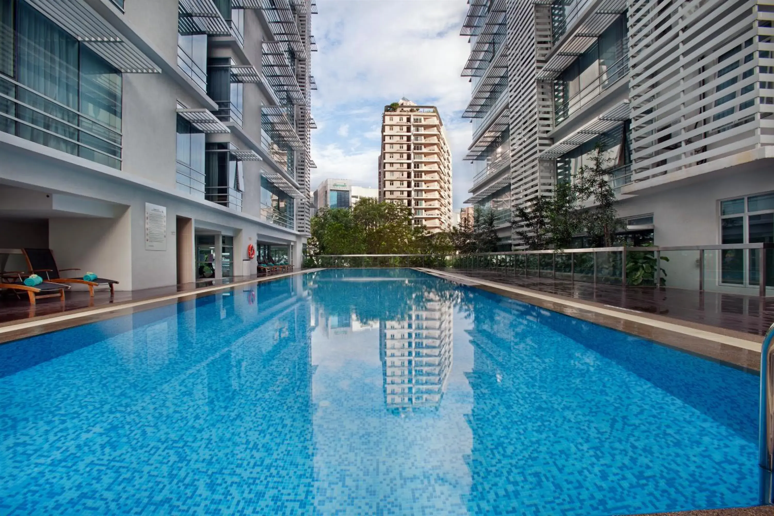 Swimming pool in PARKROYAL Serviced Suites Kuala Lumpur Swimming pool in PARKROYAL Serviced Suites Kuala Lumpur