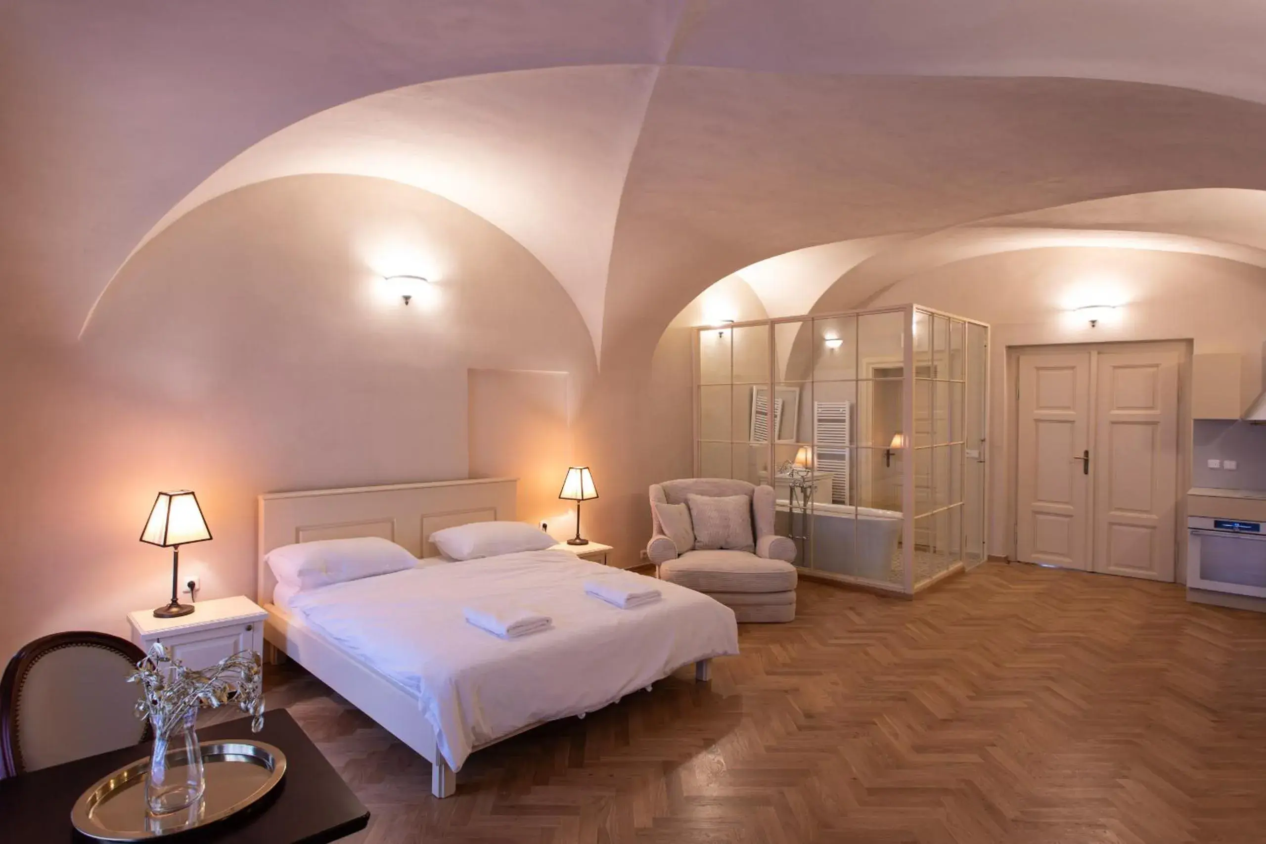 Deluxe King Suite in Residence Thunovska Deluxe King Suite in Residence Thunovska