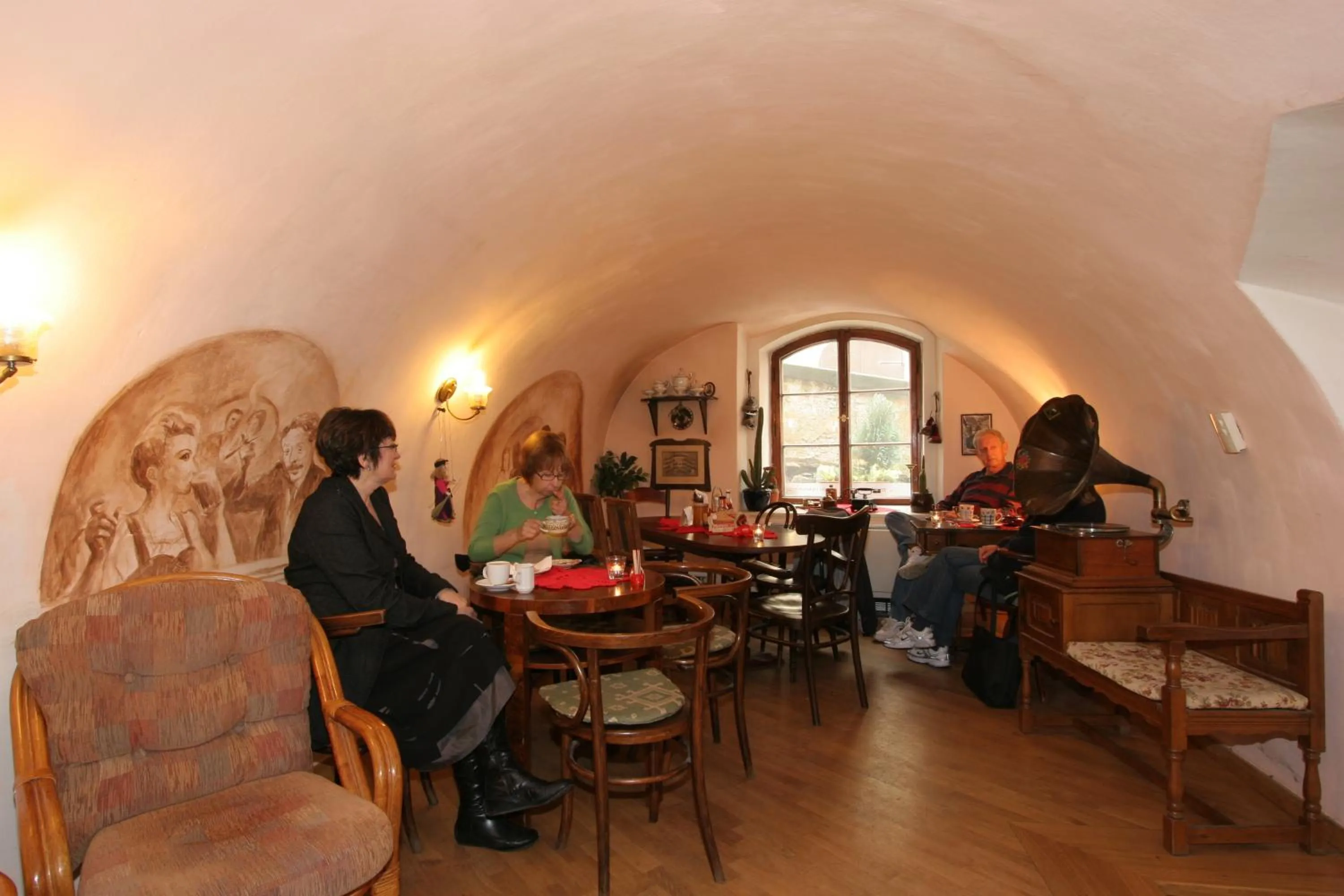 Restaurant/places to eat in Residence Thunovska