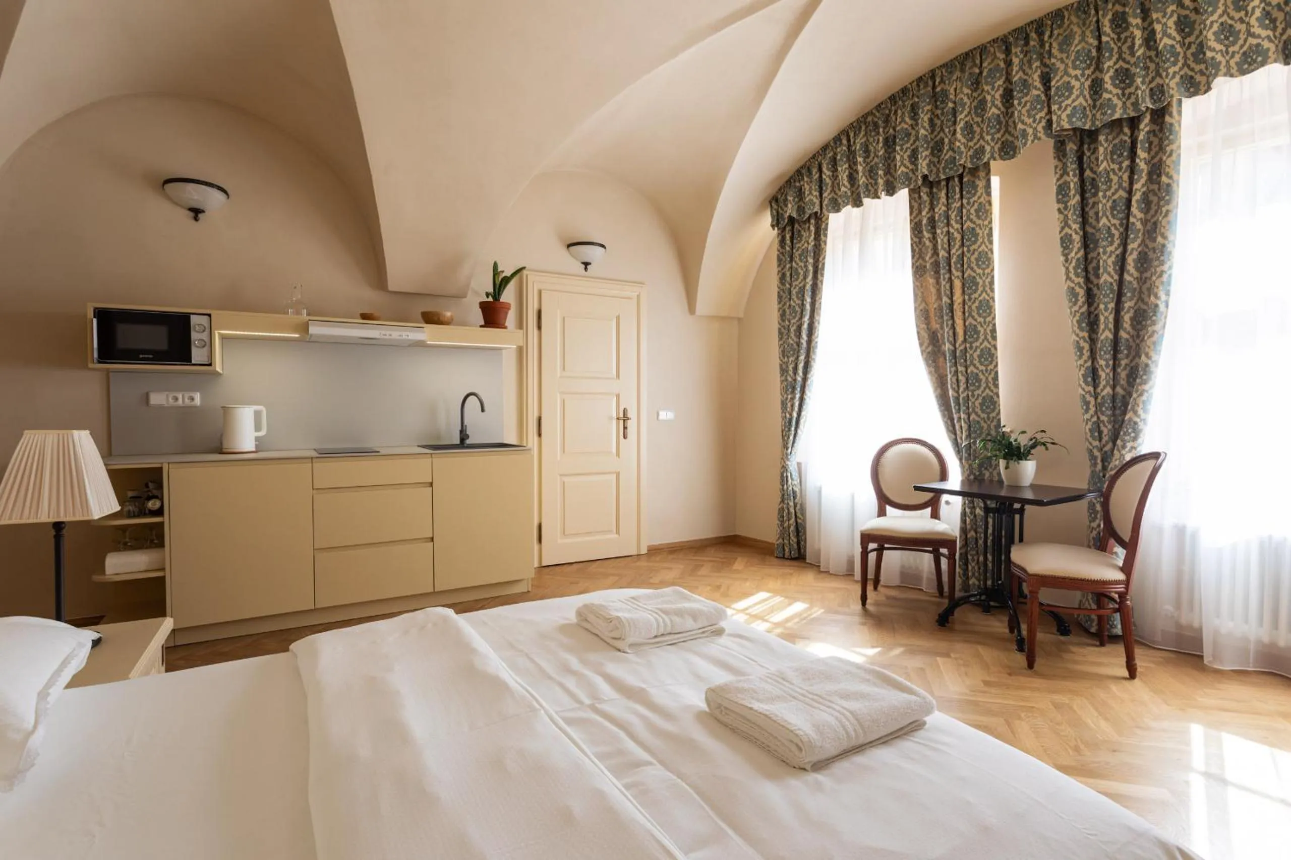 Bed in Residence Thunovska