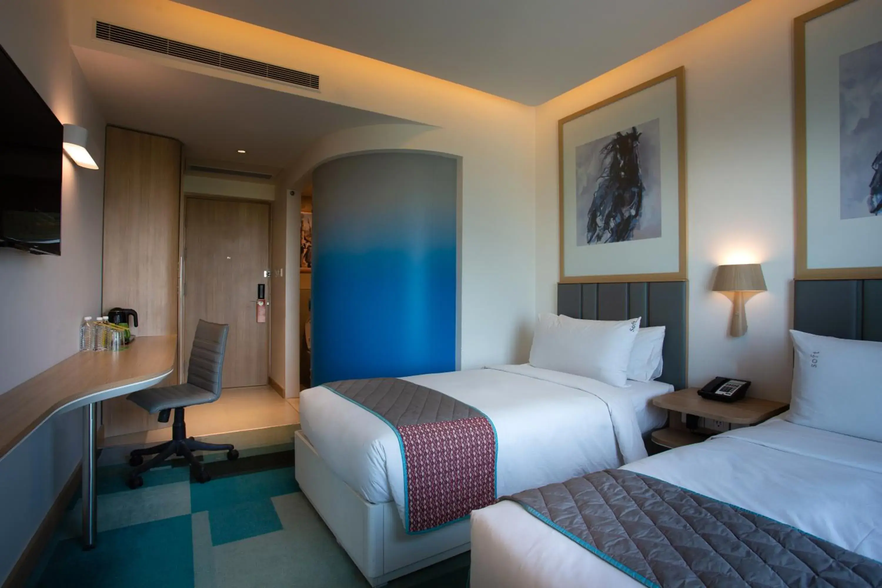 Turf View Twin Room- Non-Smoking - single occupancy in Holiday Inn Bengaluru Racecourse by IHG Turf View Twin Room- Non-Smoking - single occupancy in Holiday Inn Bengaluru Racecourse by IHG