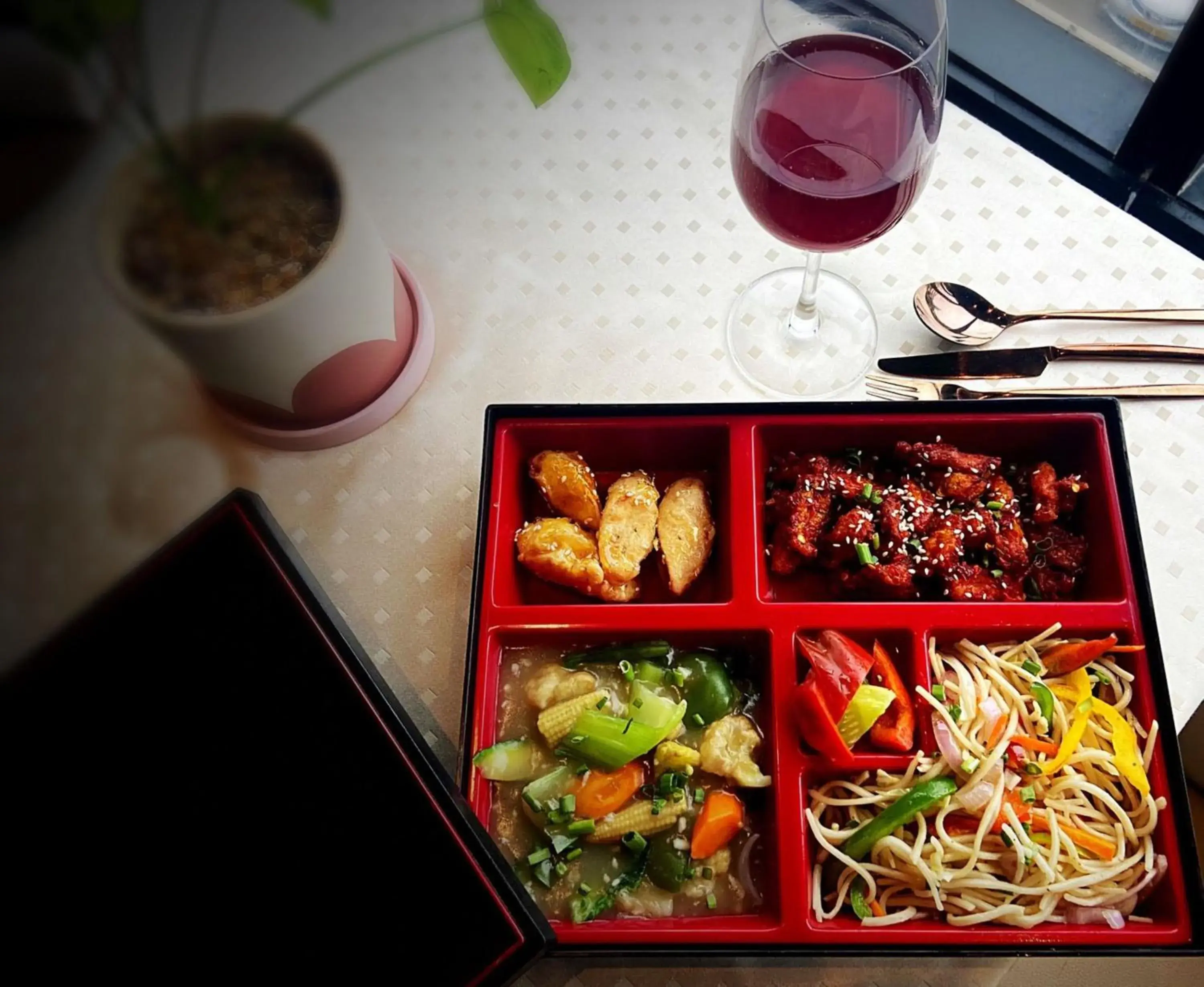 Photo of the whole room in Holiday Inn Bengaluru Racecourse by IHG Photo of the whole room in Holiday Inn Bengaluru Racecourse by IHG