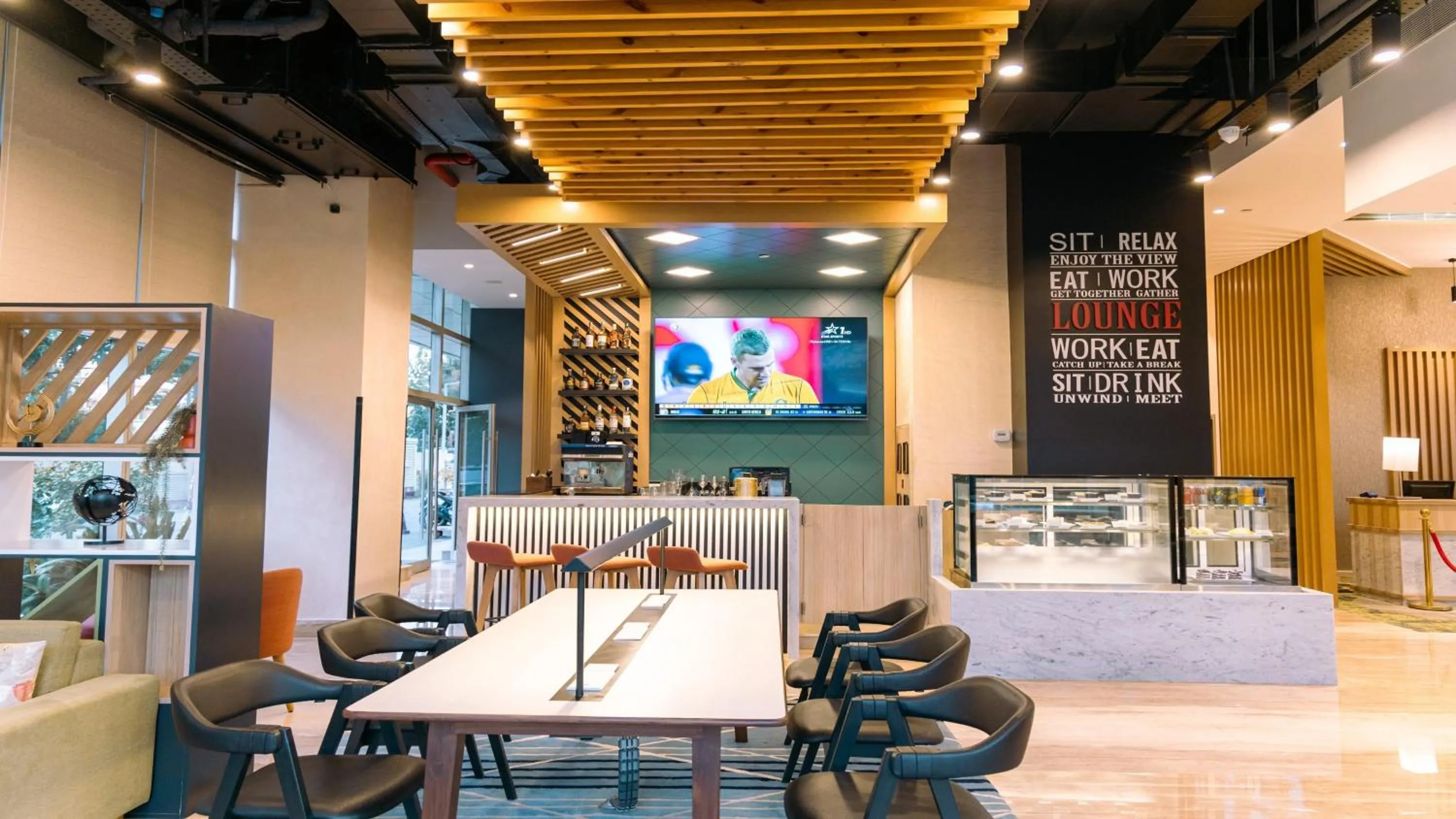 Restaurant/places to eat in Holiday Inn Bengaluru Racecourse by IHG