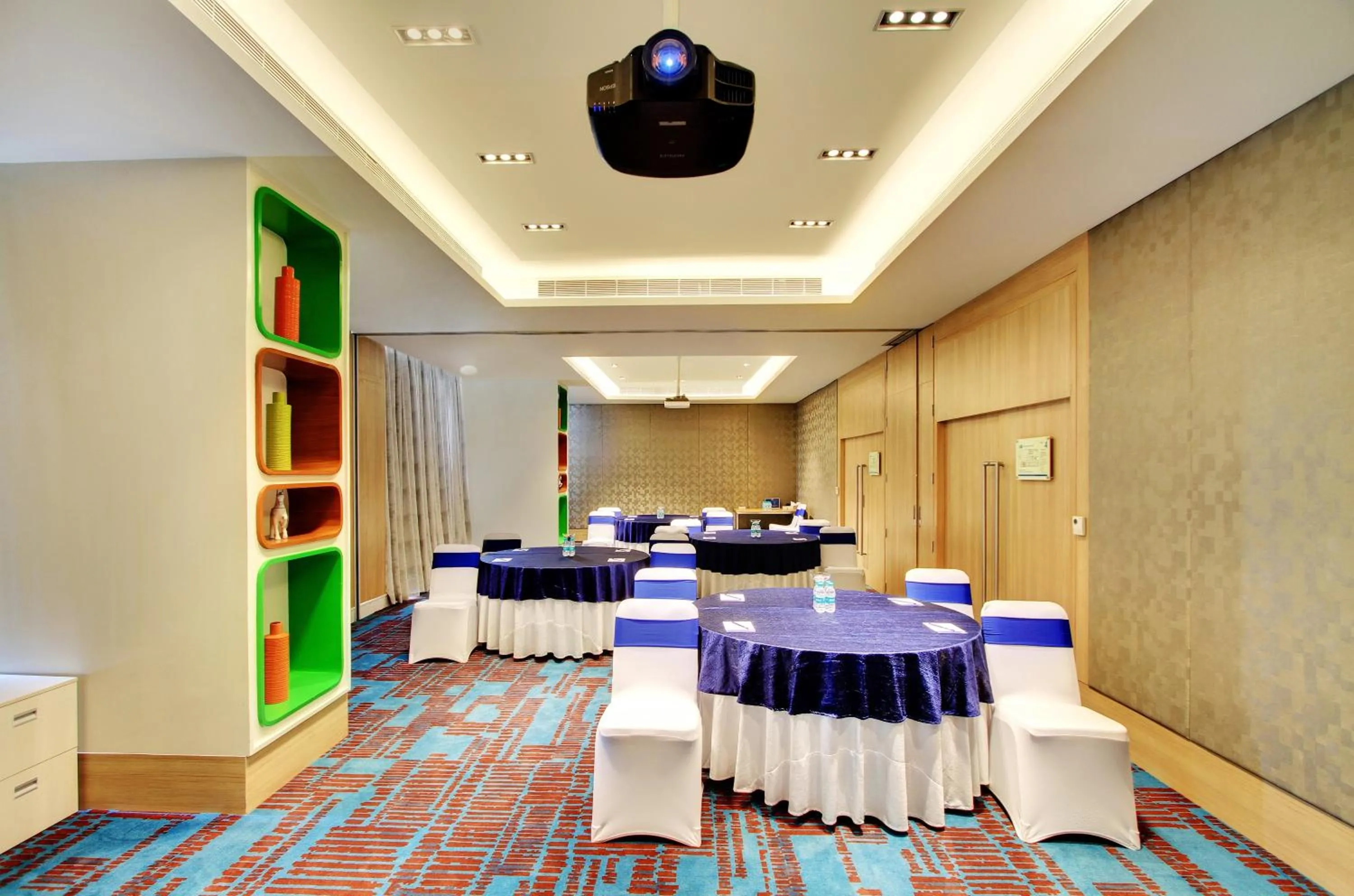 Meeting/conference room in Holiday Inn Bengaluru Racecourse by IHG