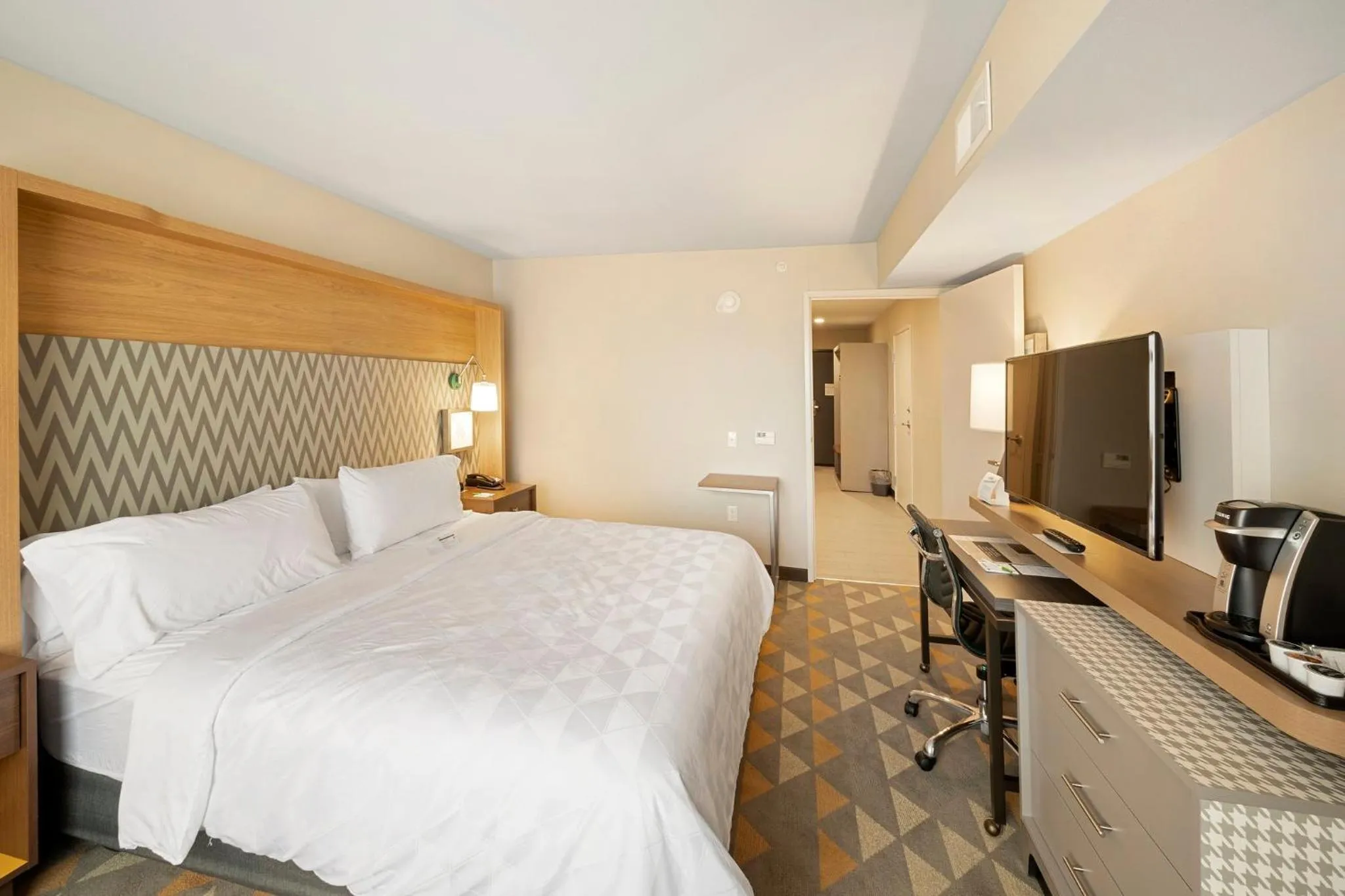 Photo of the whole room, Bed in Holiday Inn & Suites Decatur-Forsyth by IHG