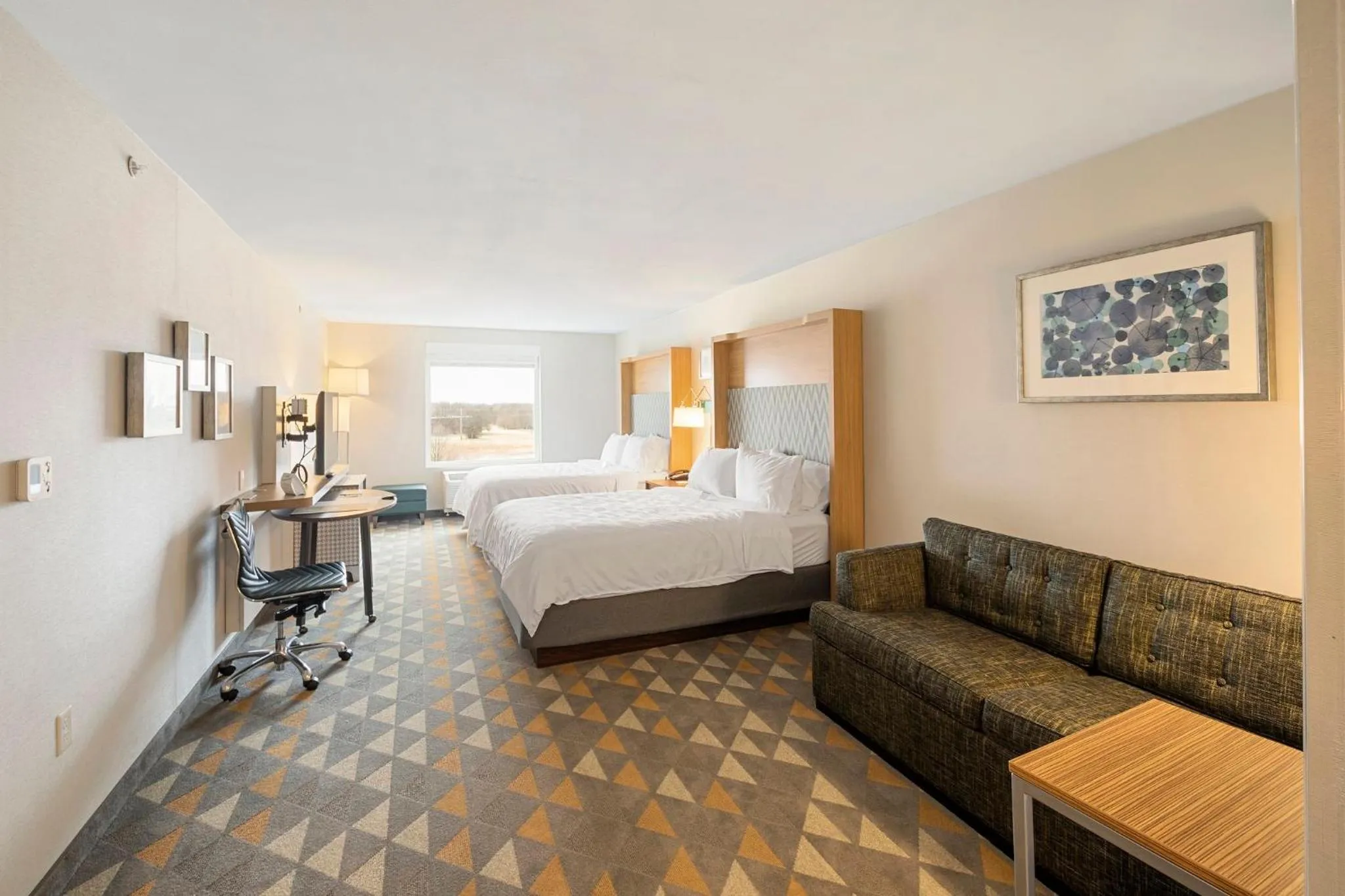 Photo of the whole room, Bed in Holiday Inn & Suites Decatur-Forsyth by IHG