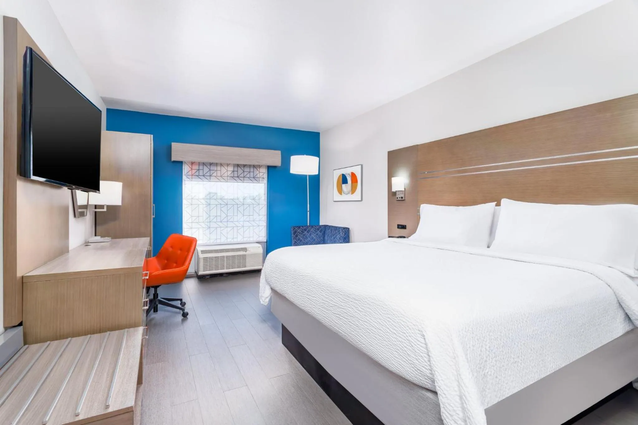 Photo of the whole room, Bed in Holiday Inn Express & Suites Memphis Arpt Elvis Presley Blv by IHG