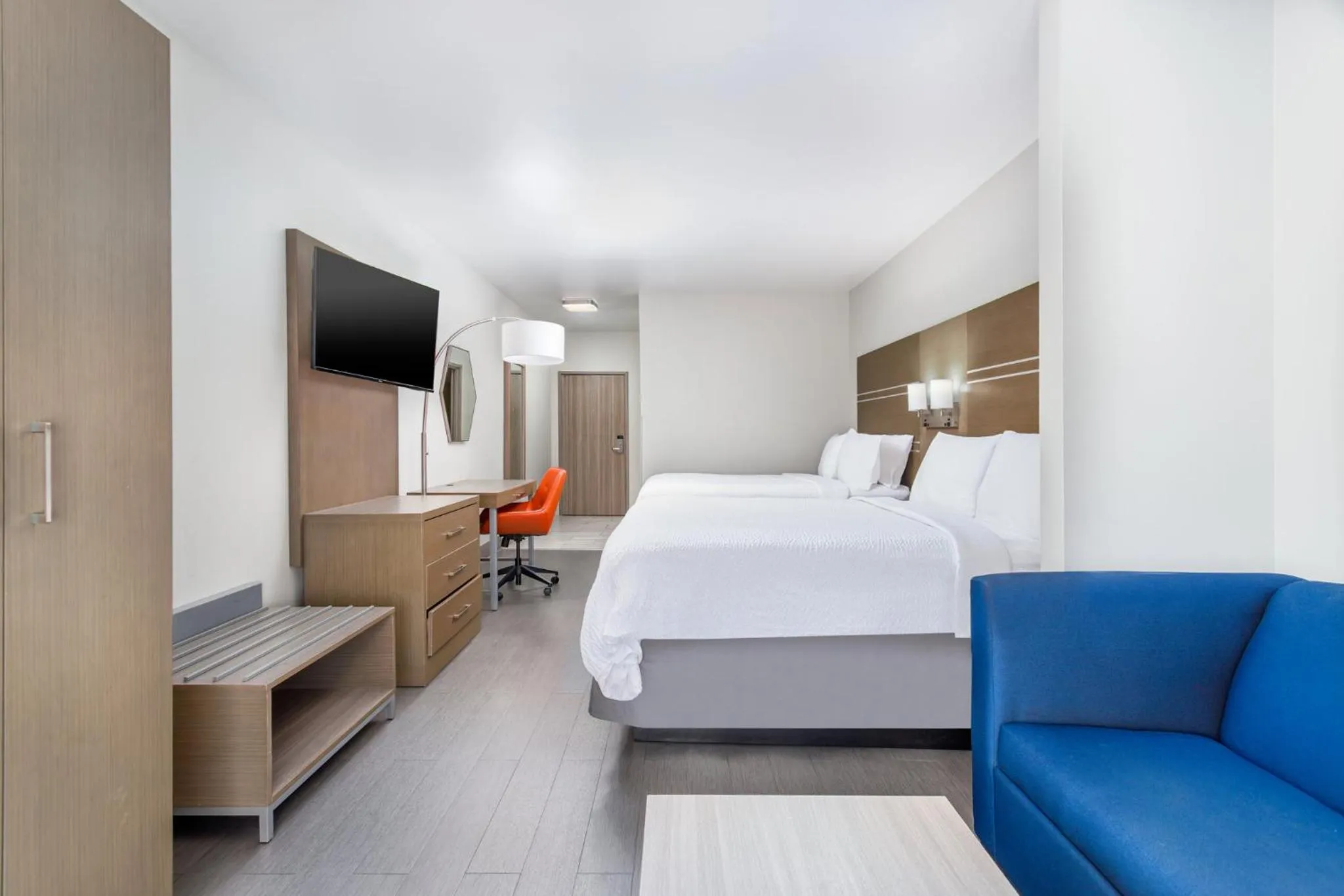 Photo of the whole room, Bed in Holiday Inn Express & Suites Memphis Arpt Elvis Presley Blv by IHG