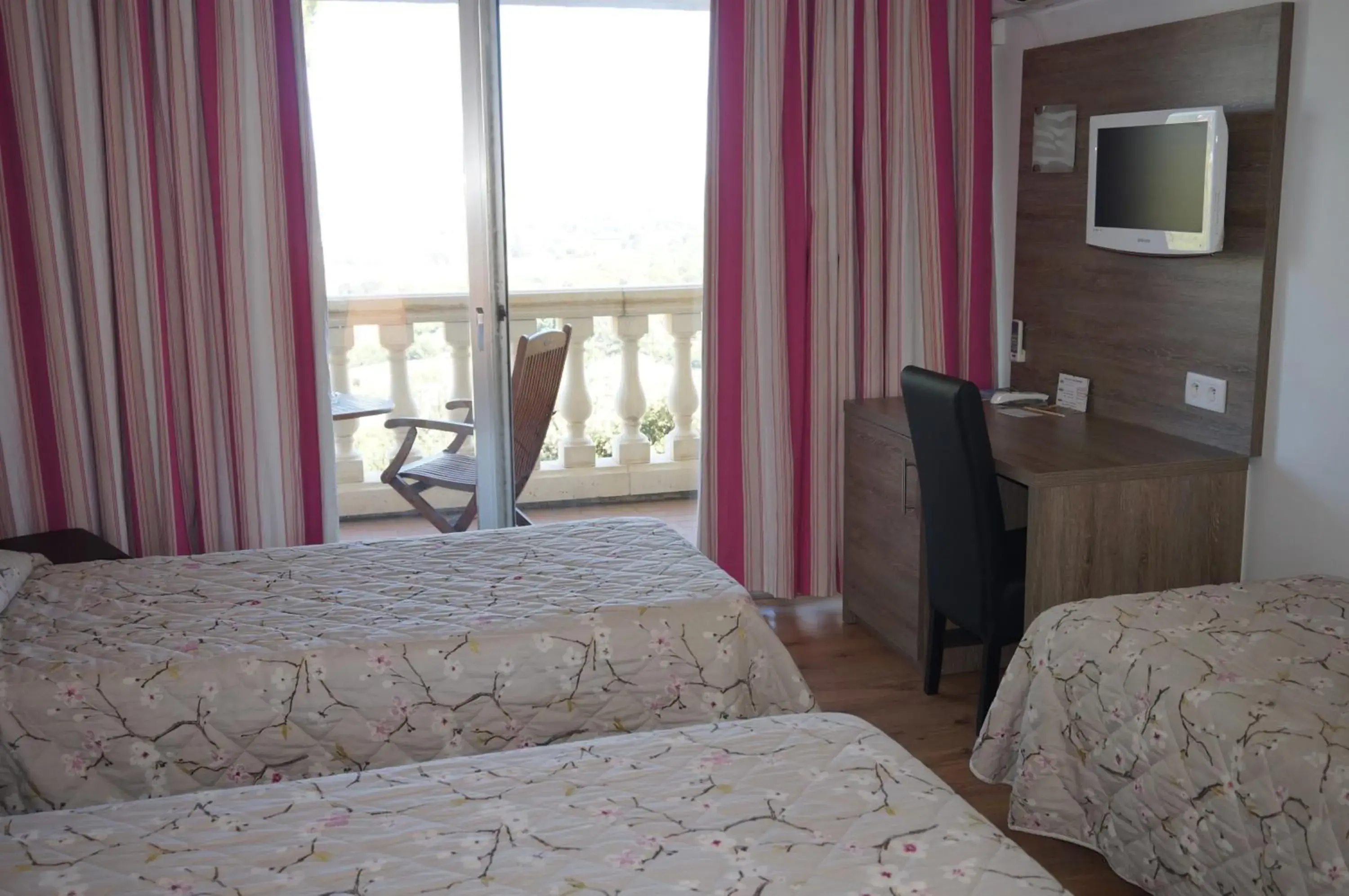 Bed in Logis Hotel Le Col De L'ange Bed in Logis Hotel Le Col De L'ange