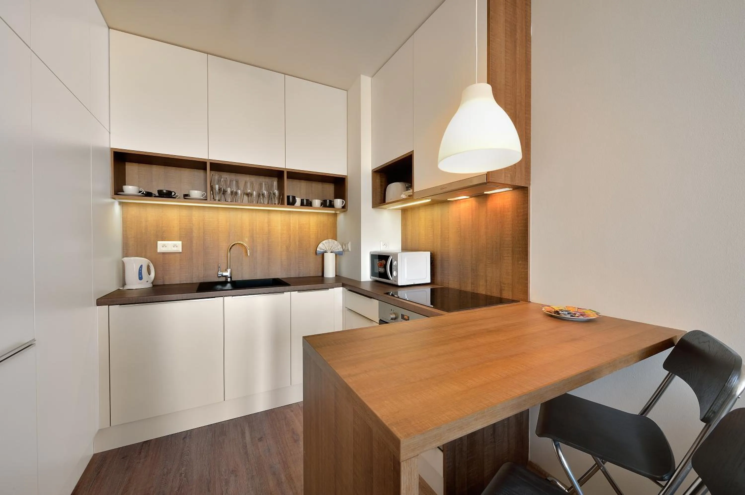 Kitchen or kitchenette in Apollis Business&Budget by Ambiente