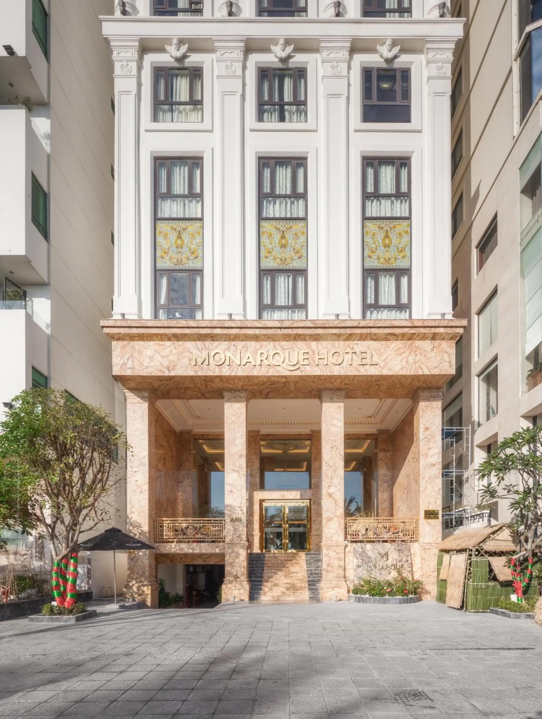 Facade/entrance in Monarque Hotel Danang Facade/entrance in Monarque Hotel Danang