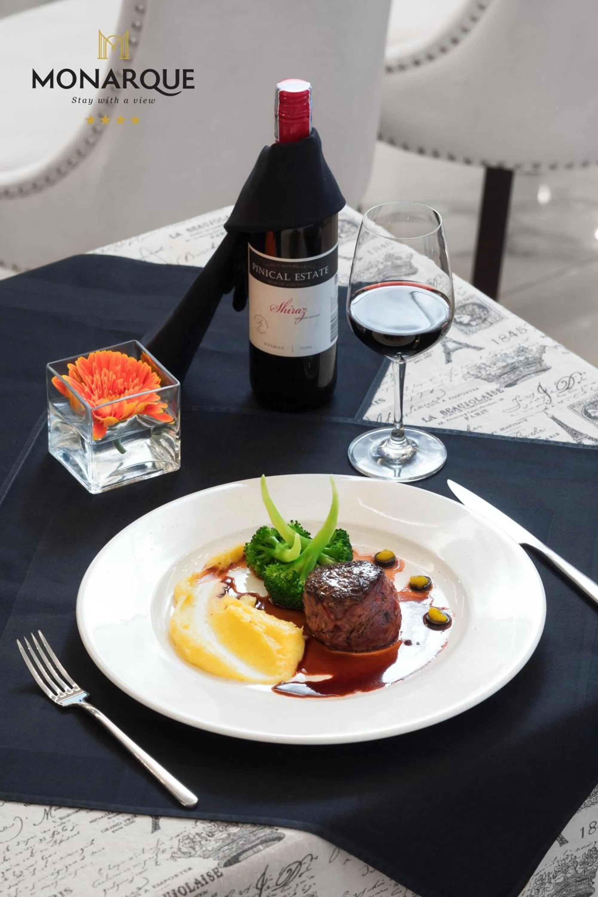 Food and drinks in Monarque Hotel Danang