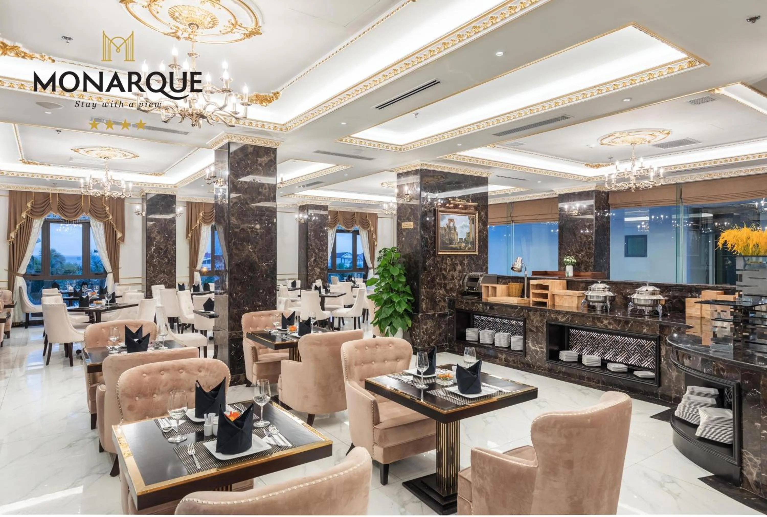 Restaurant/places to eat in Monarque Hotel Danang