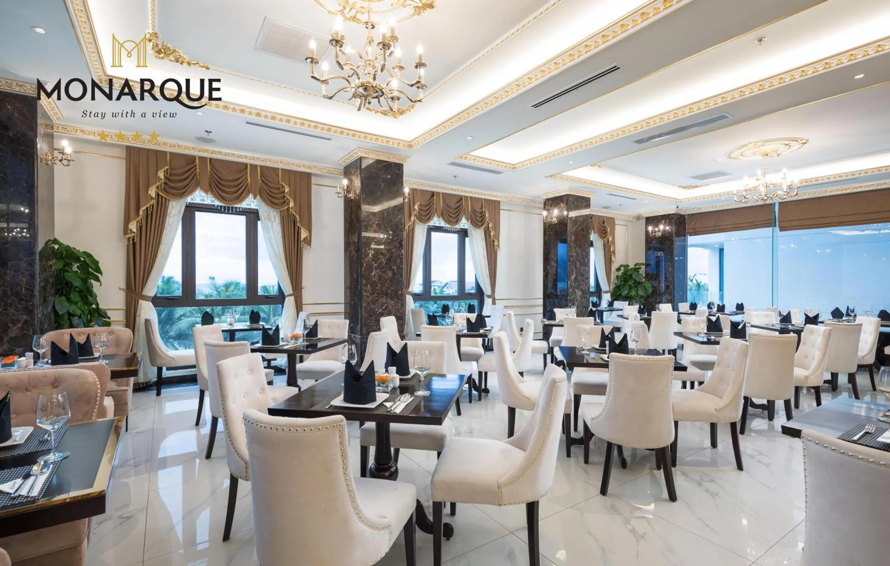 Restaurant/places to eat in Monarque Hotel Danang