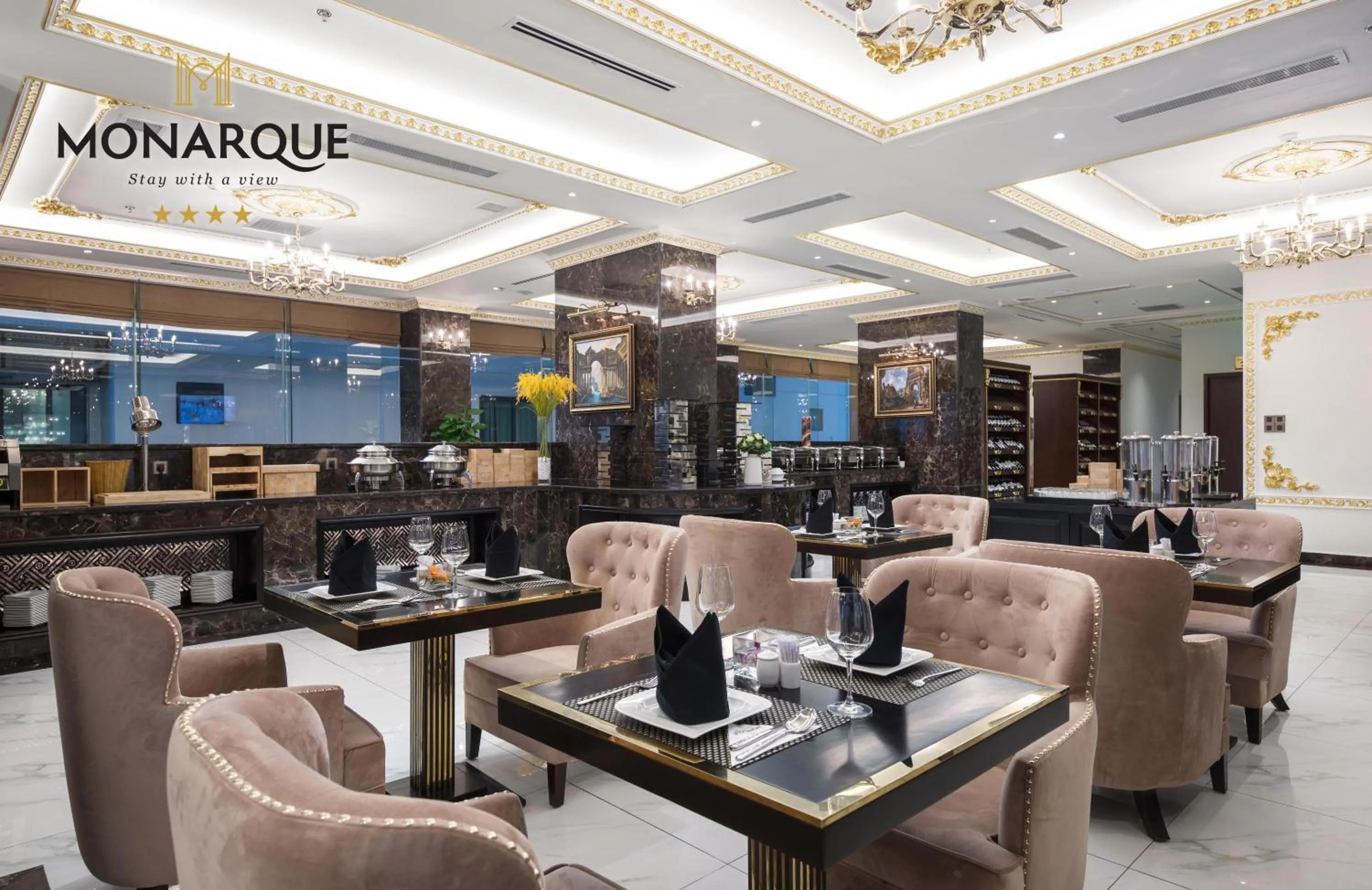 Restaurant/places to eat in Monarque Hotel Danang