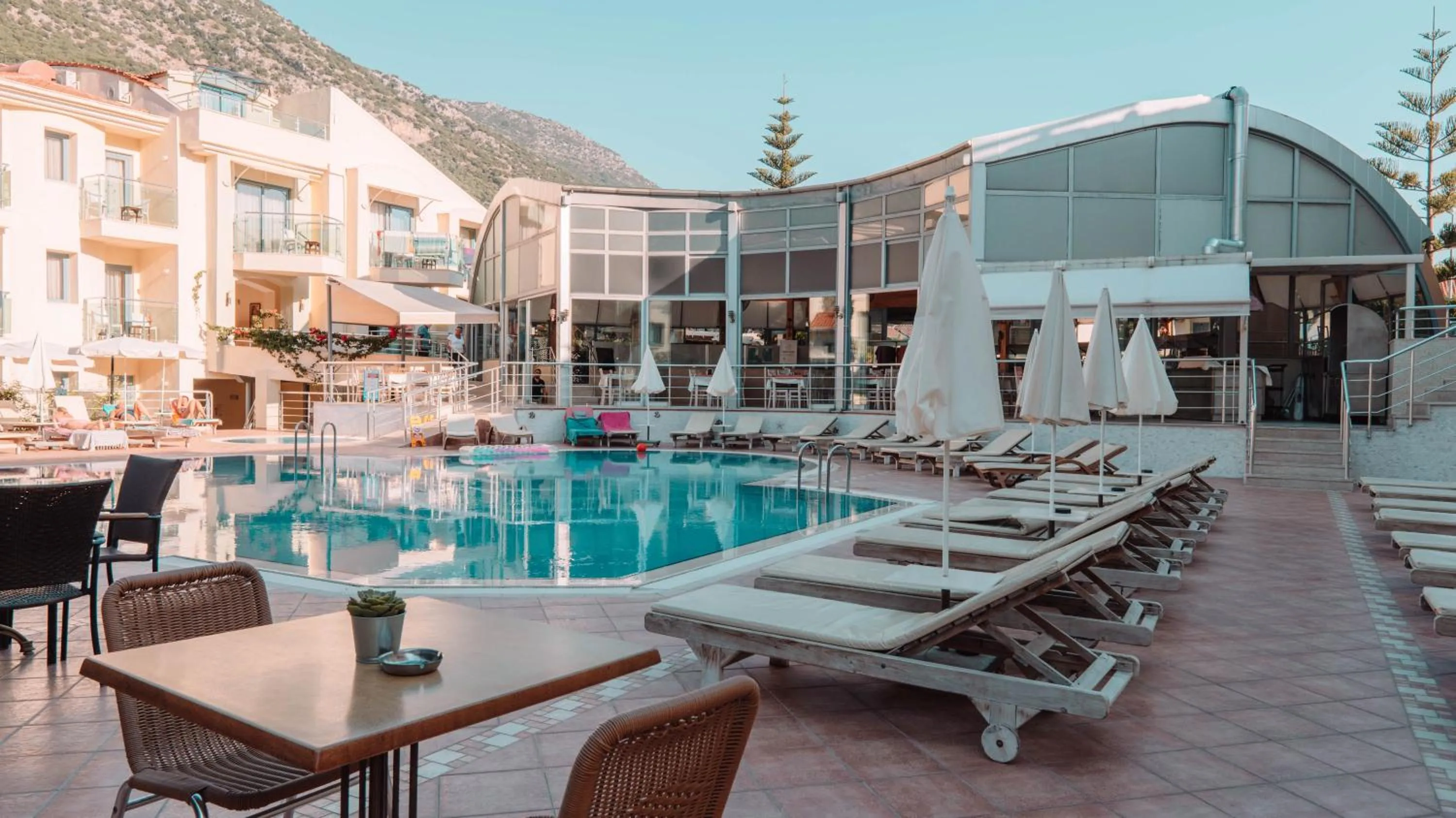 Restaurant/places to eat in Belcehan Hotel