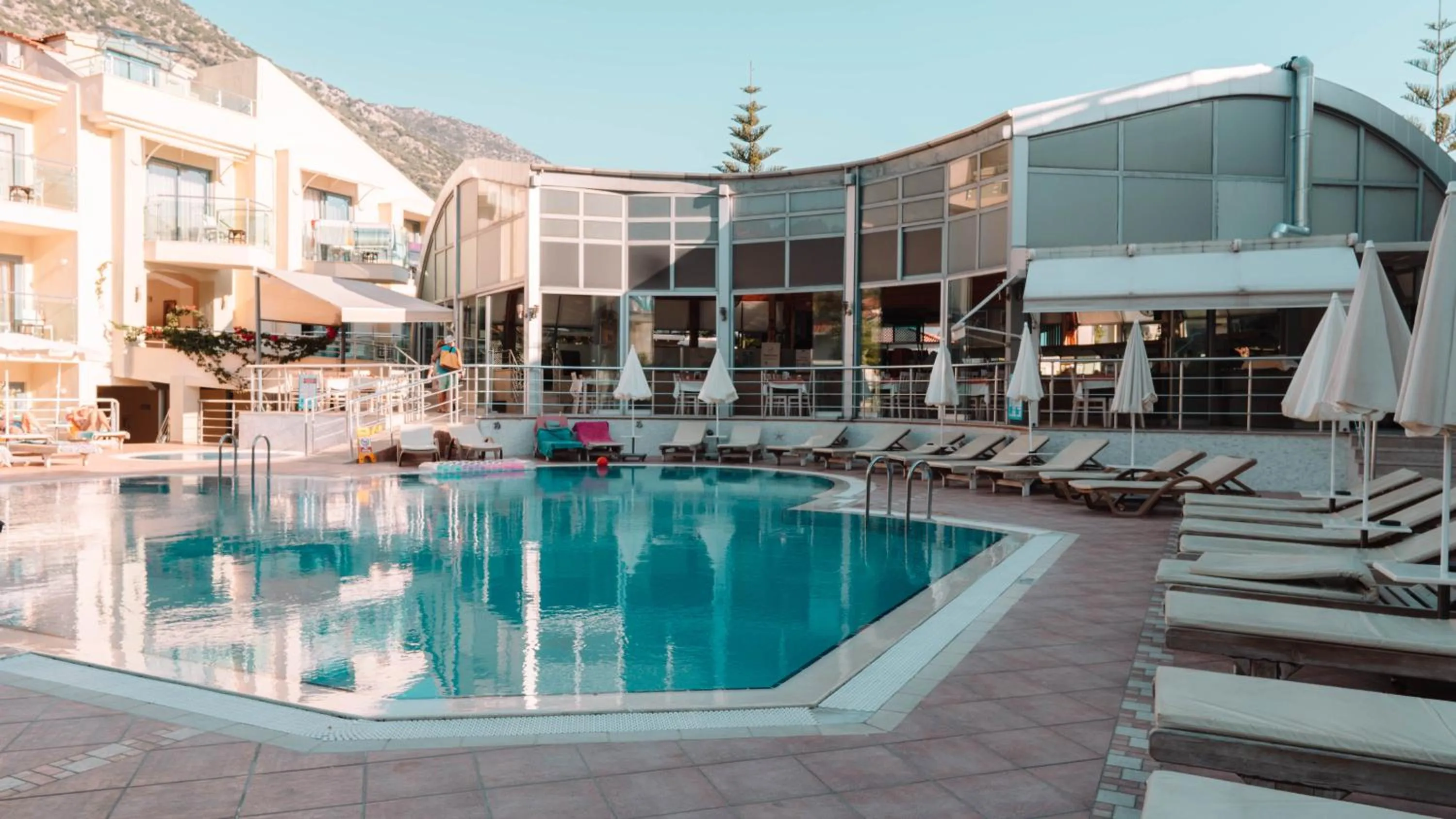 Swimming pool in Belcehan Hotel