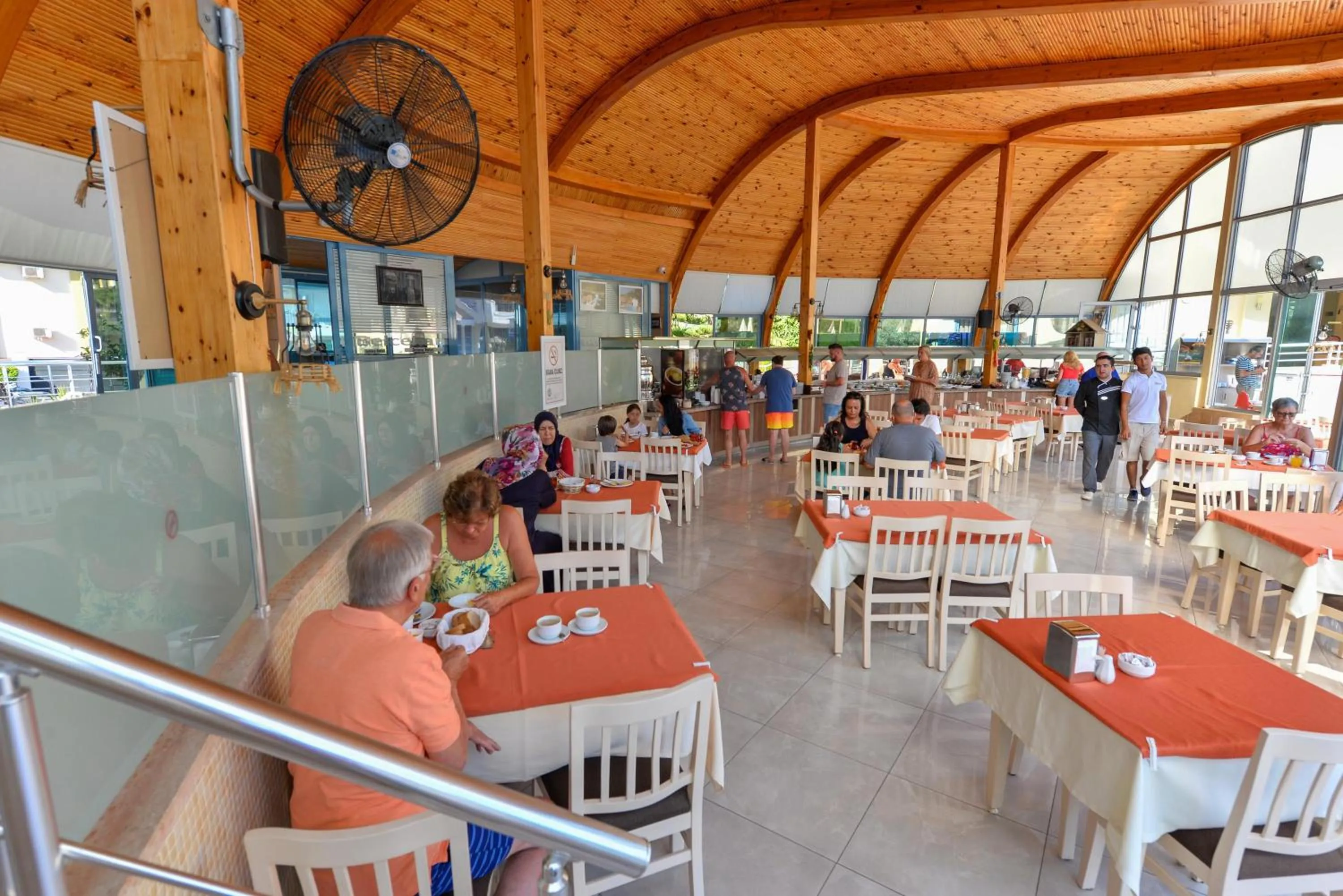 Restaurant/places to eat in Belcehan Hotel