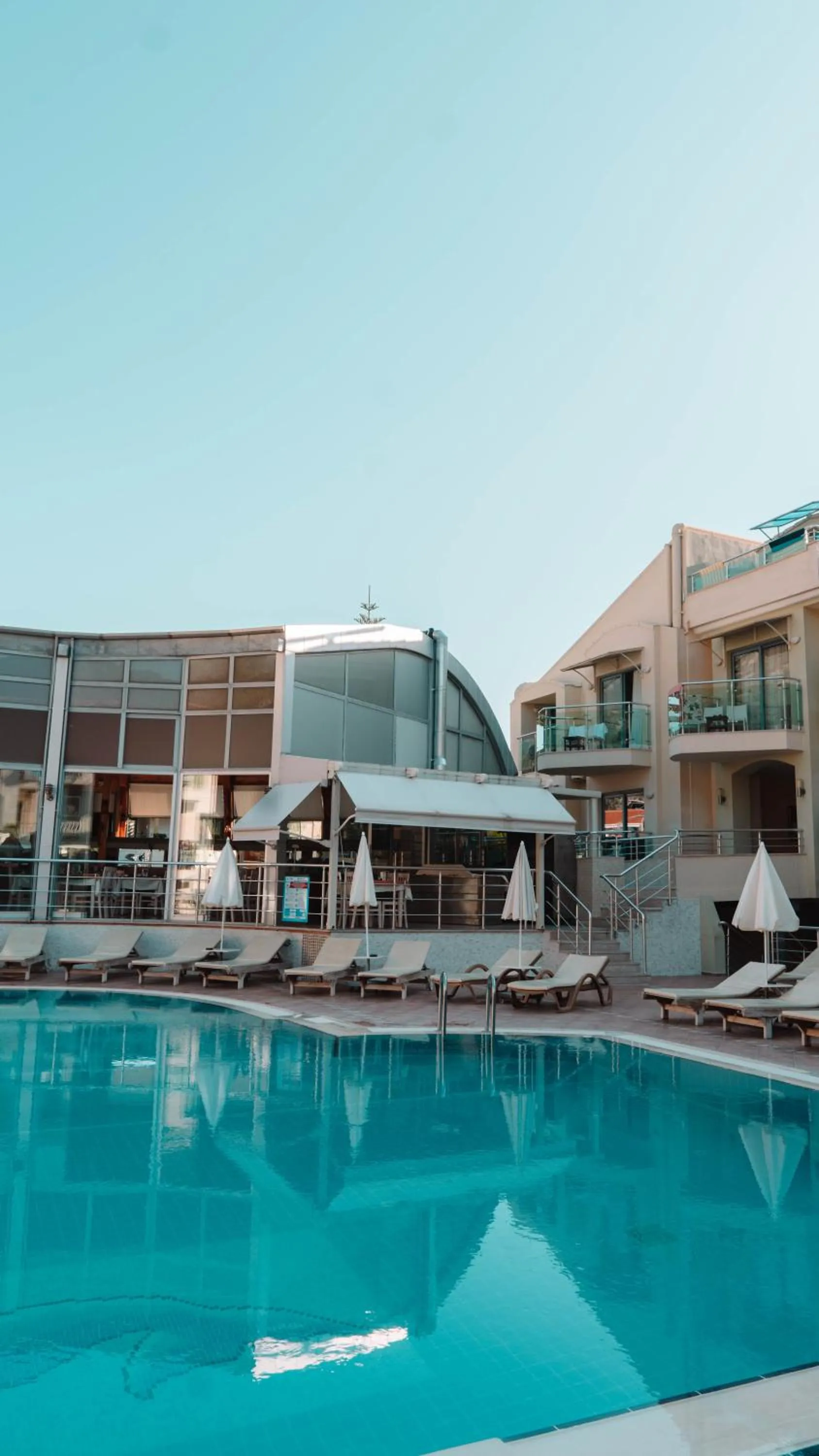 Swimming pool in Belcehan Hotel