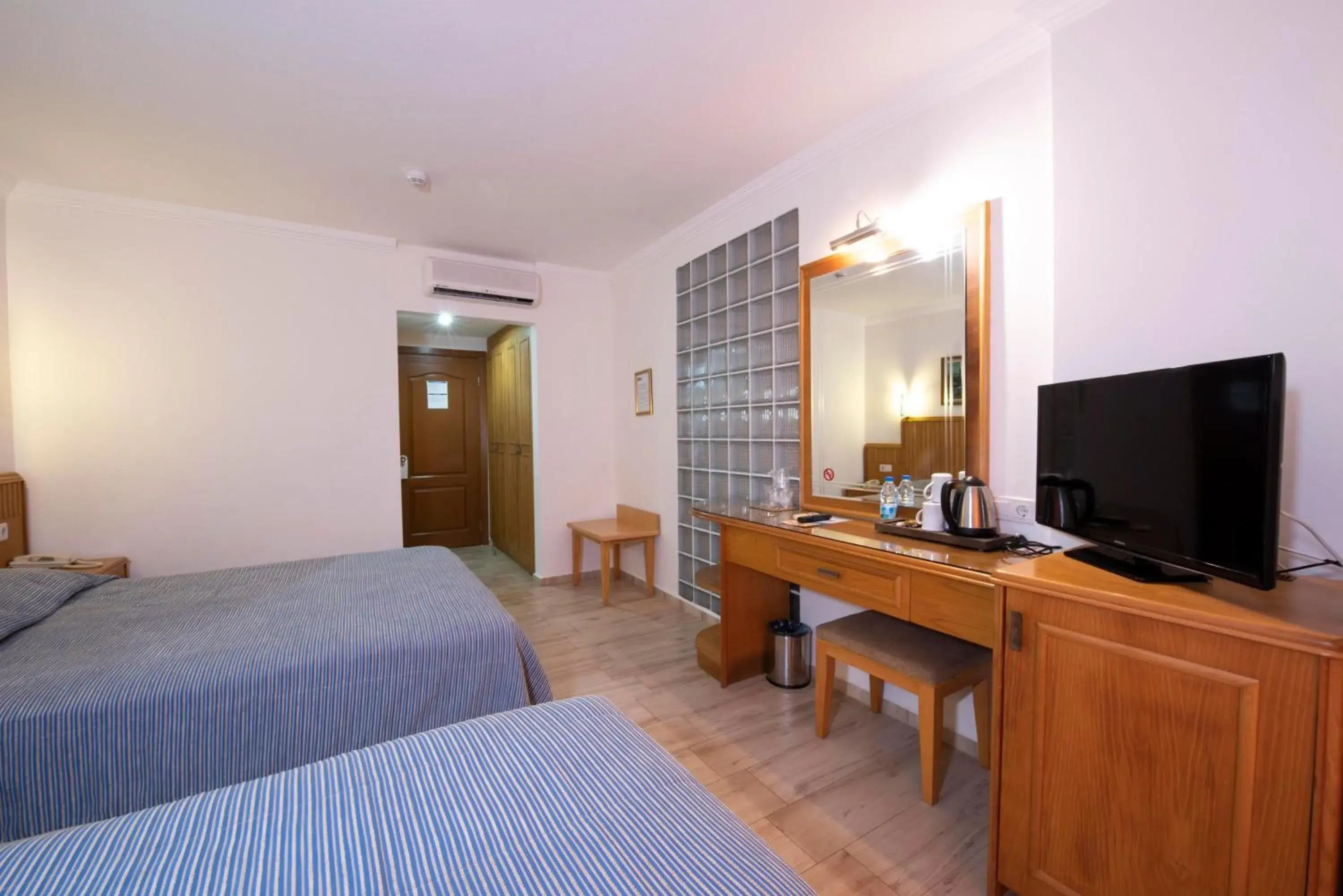 Photo of the whole room, Bed in Belcehan Hotel Photo of the whole room, Bed in Belcehan Hotel