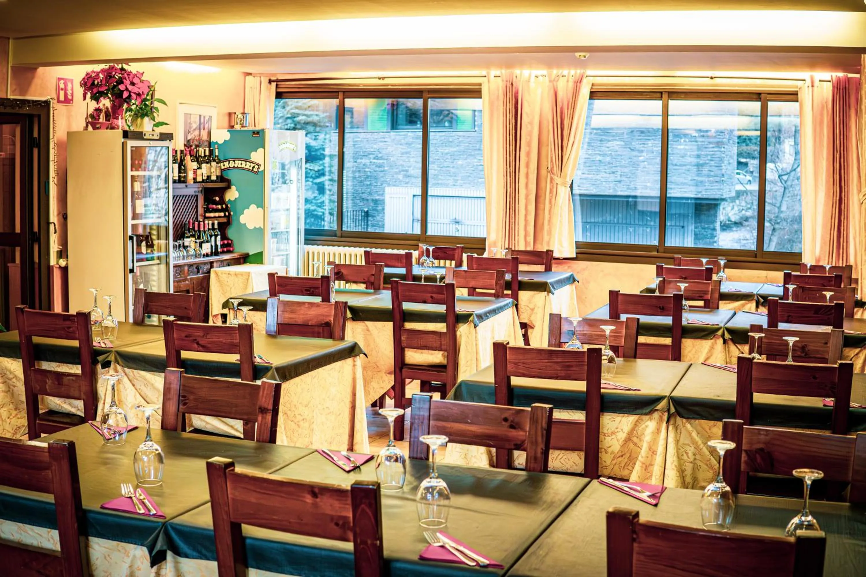 Restaurant/places to eat in Hotel Sucara