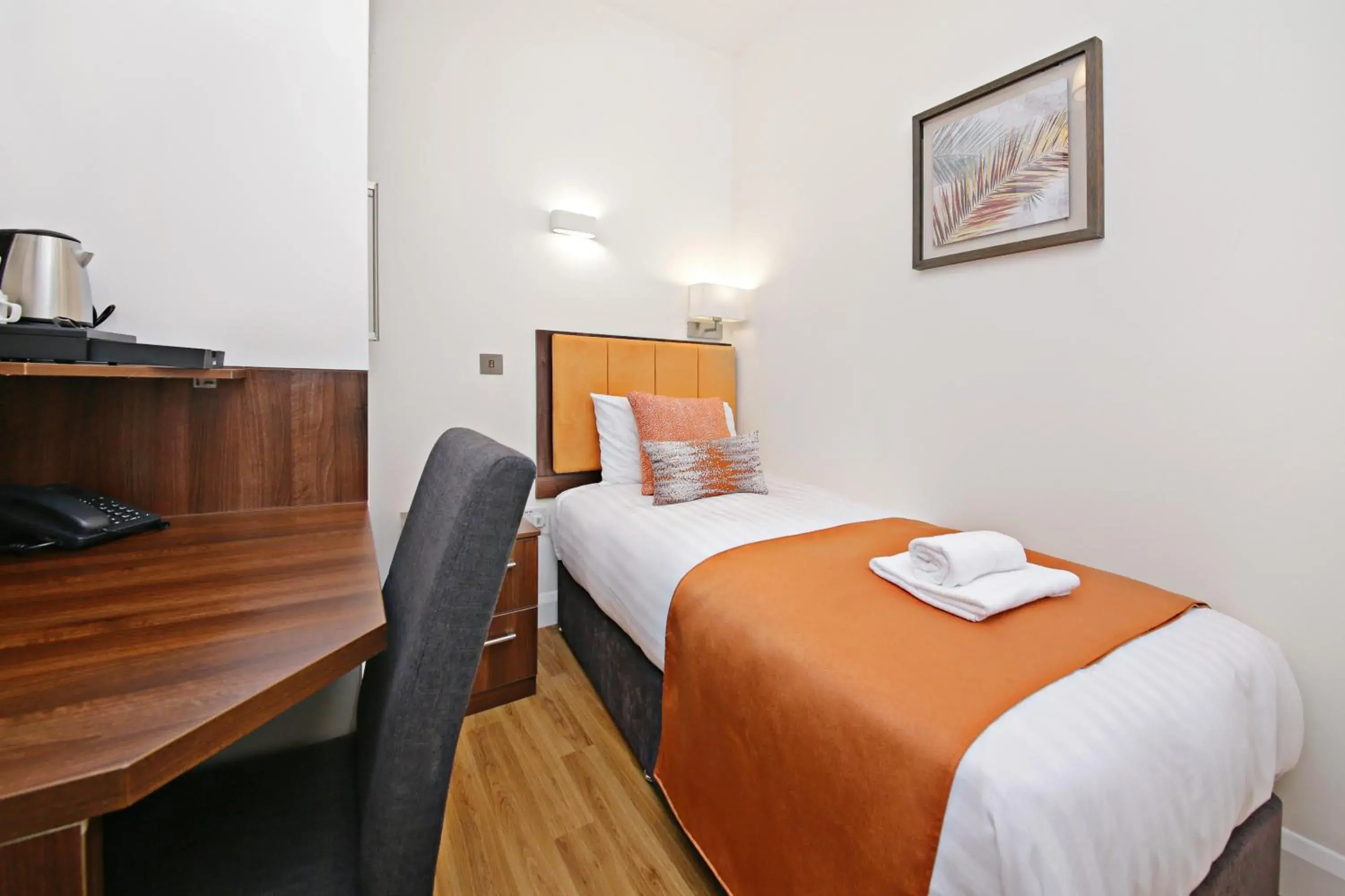 Classic Single Room with En-Suite Toilet and Shared Shower in Imperial Guest House Ltd. Classic Single Room with En-Suite Toilet and Shared Shower in Imperial Guest House Ltd.