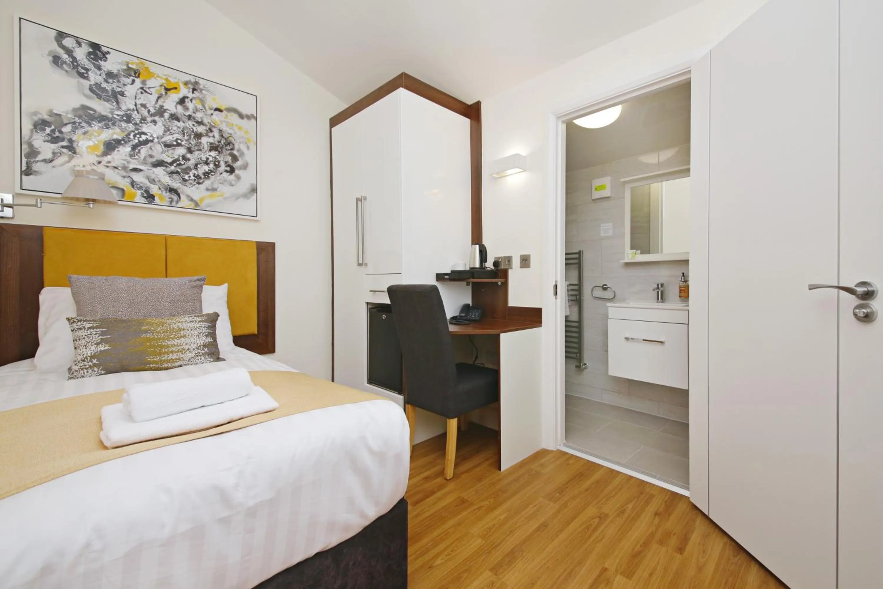 Bedroom, Bed in Imperial Guest House Ltd.