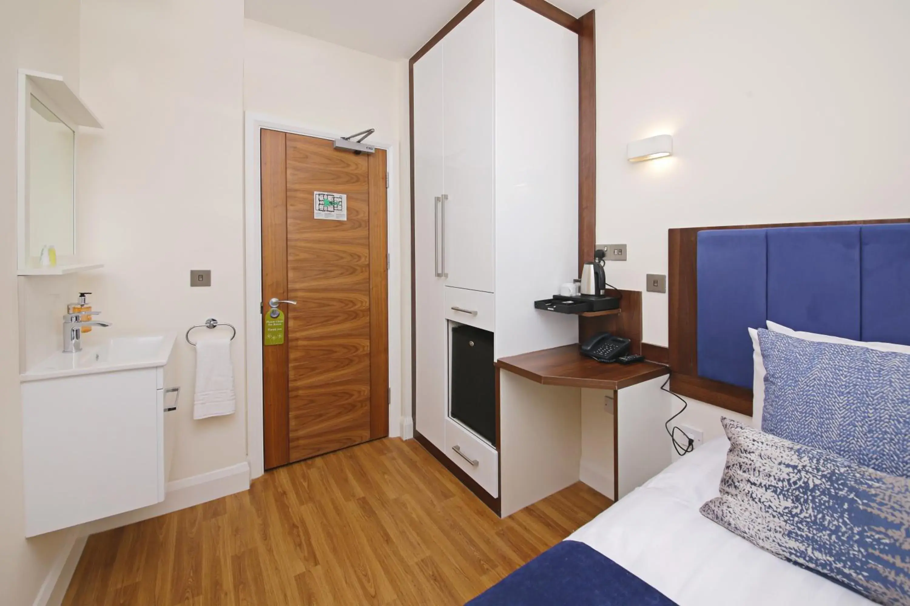 Single Room with Shared Shower and Toilet in Imperial Guest House Ltd. Single Room with Shared Shower and Toilet in Imperial Guest House Ltd.
