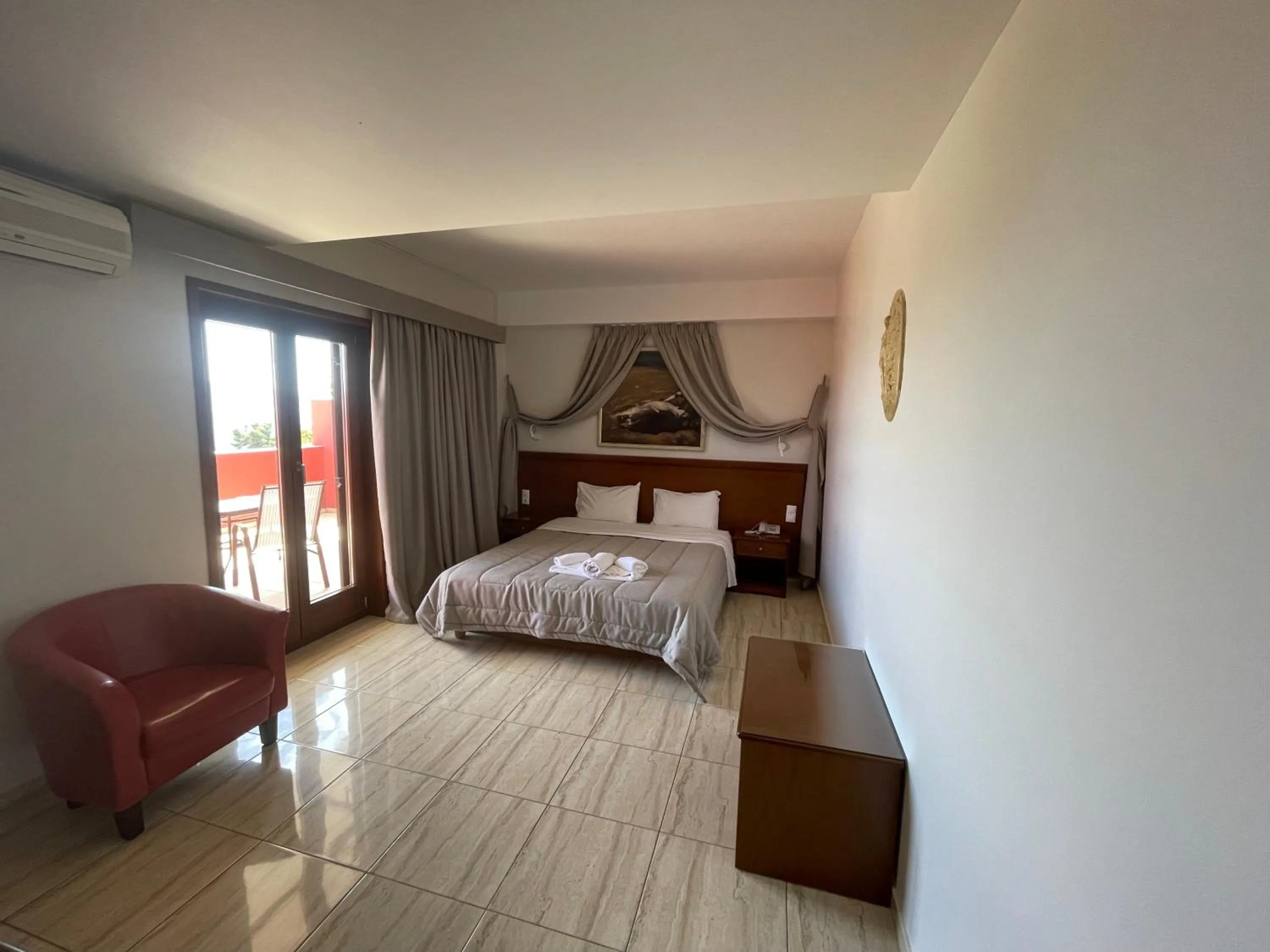 Bedroom, Bed in Aristotelis