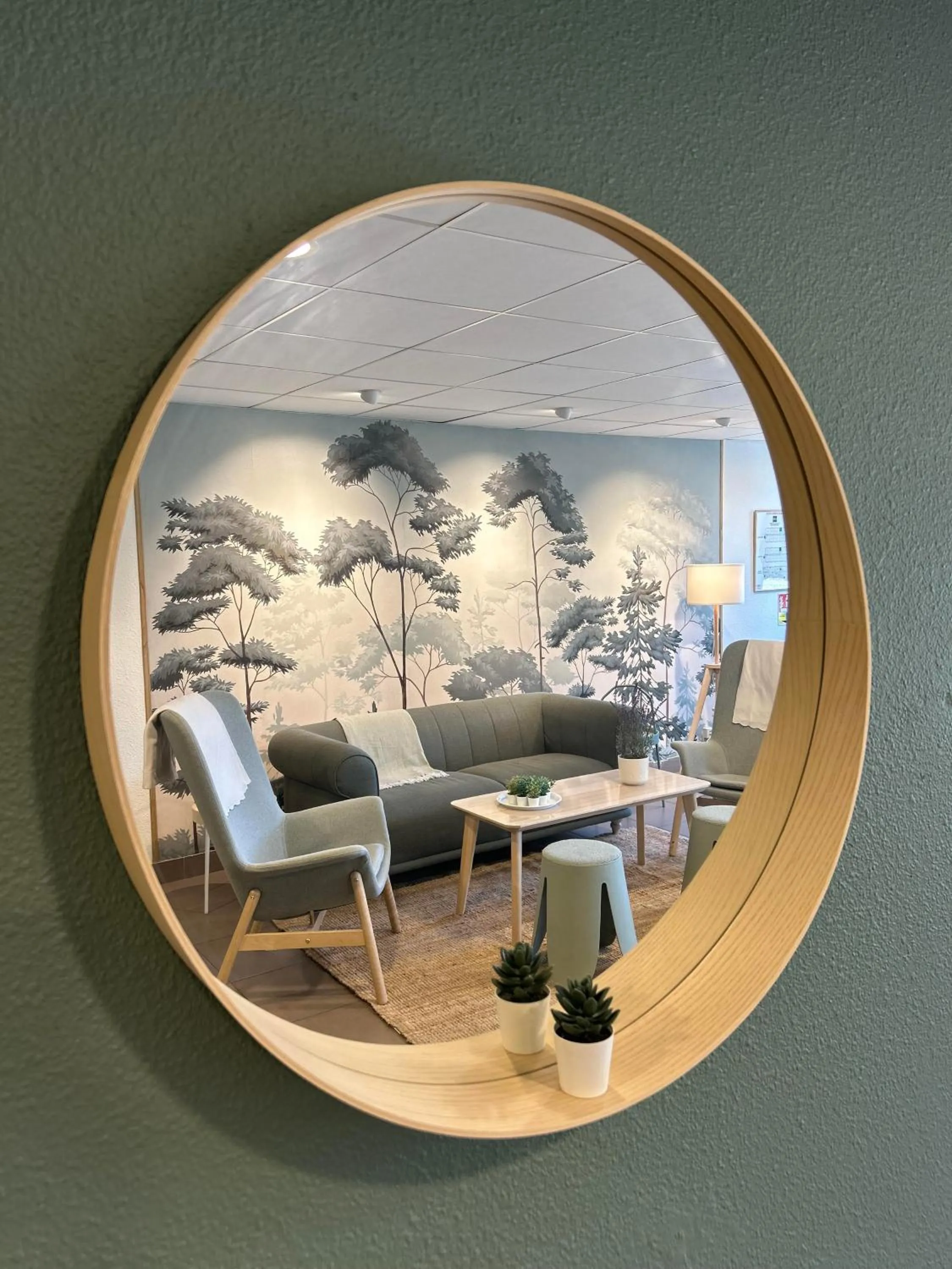 Decorative detail in Kyriad Martigues Sud