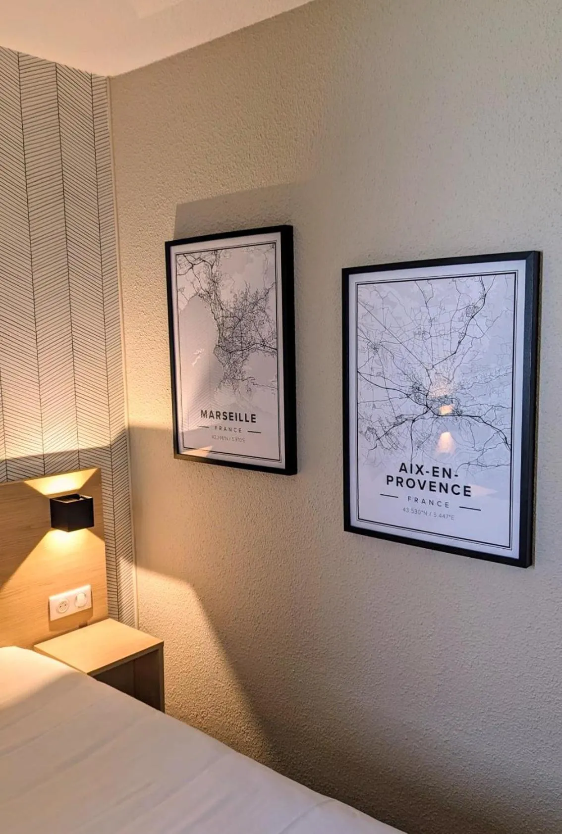 Bed in Kyriad Martigues Sud