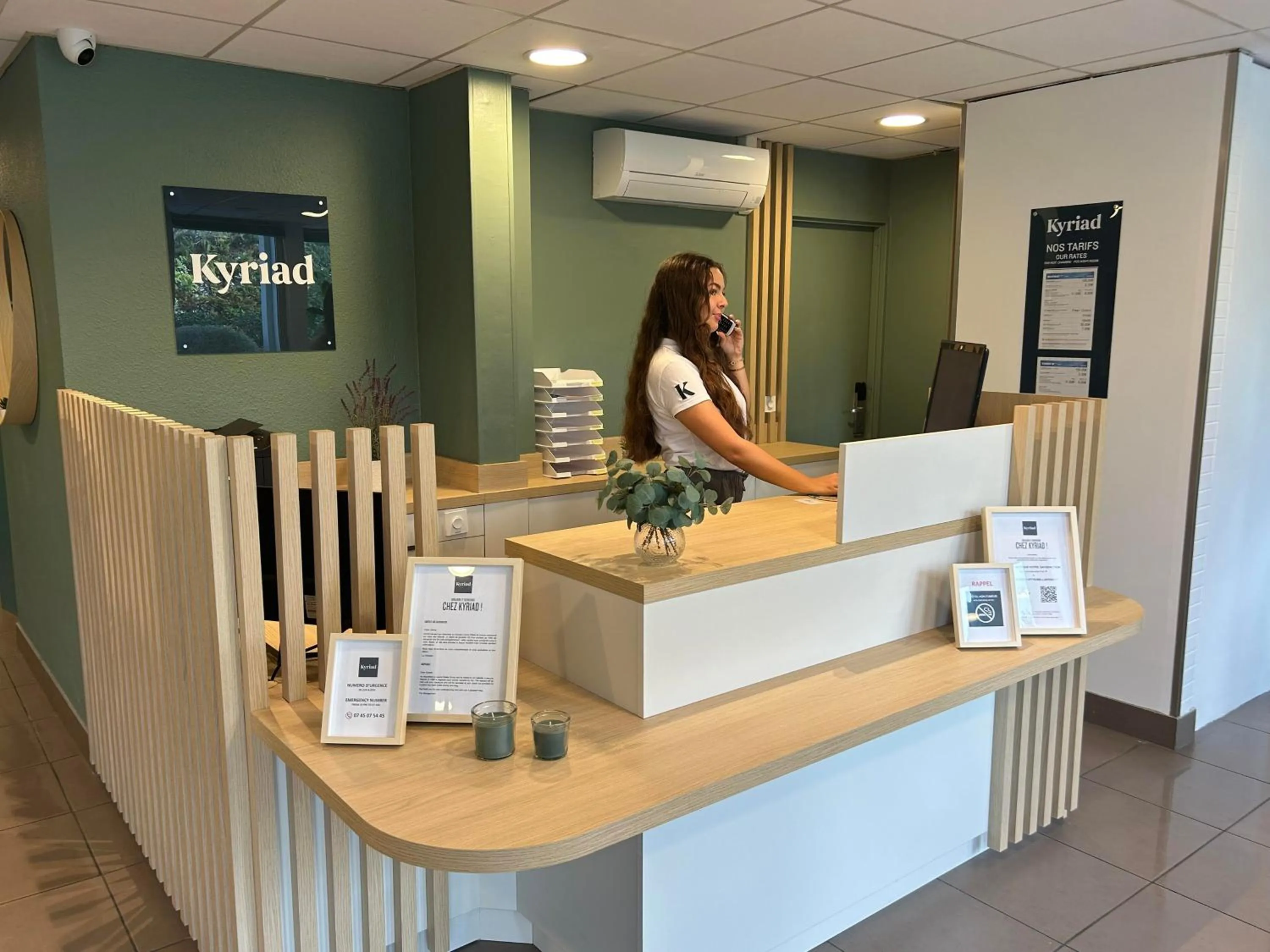 Lobby or reception in Kyriad Martigues Sud