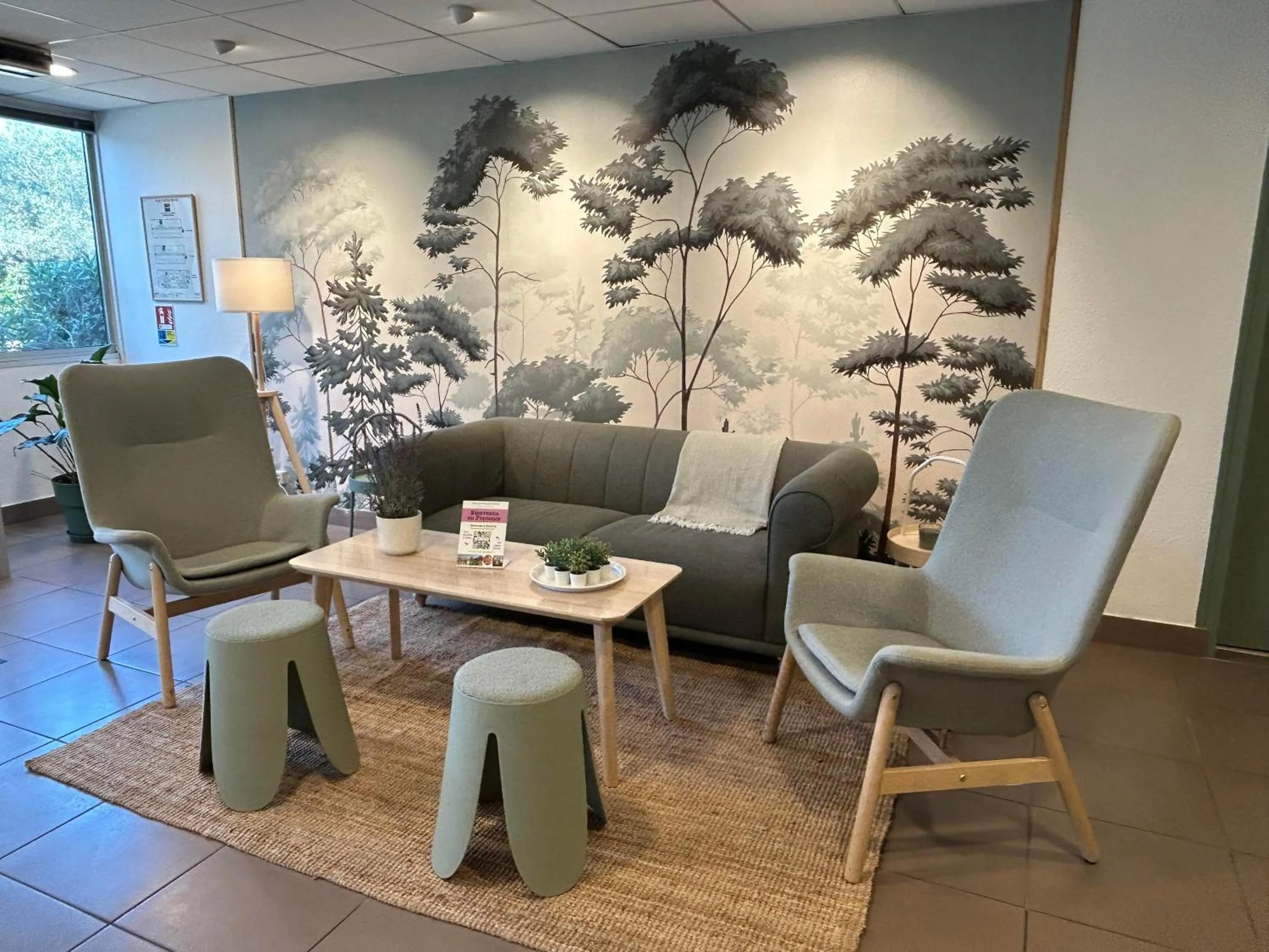 Seating area in Kyriad Martigues Sud