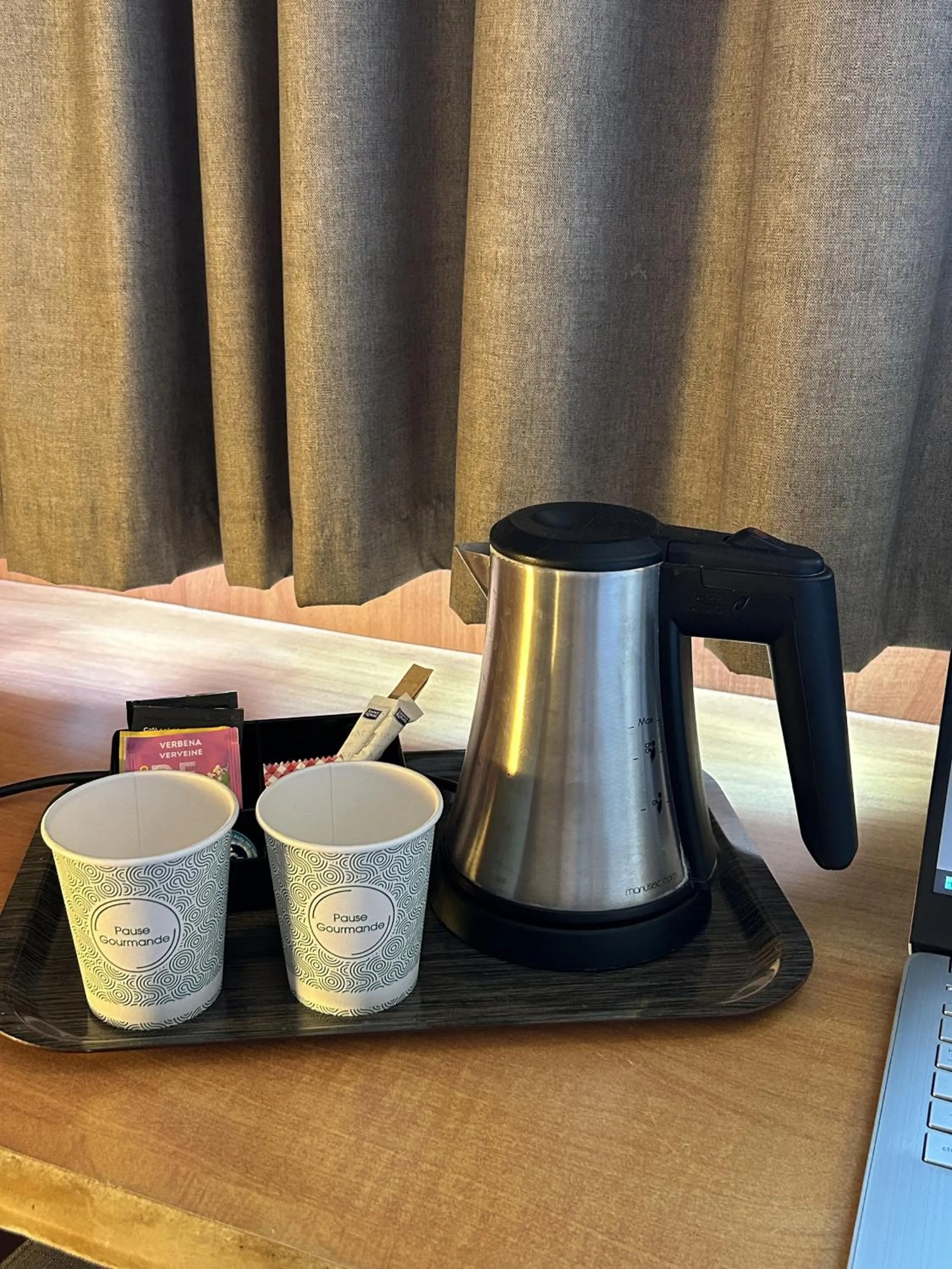 Coffee/tea facilities in Kyriad Martigues Sud