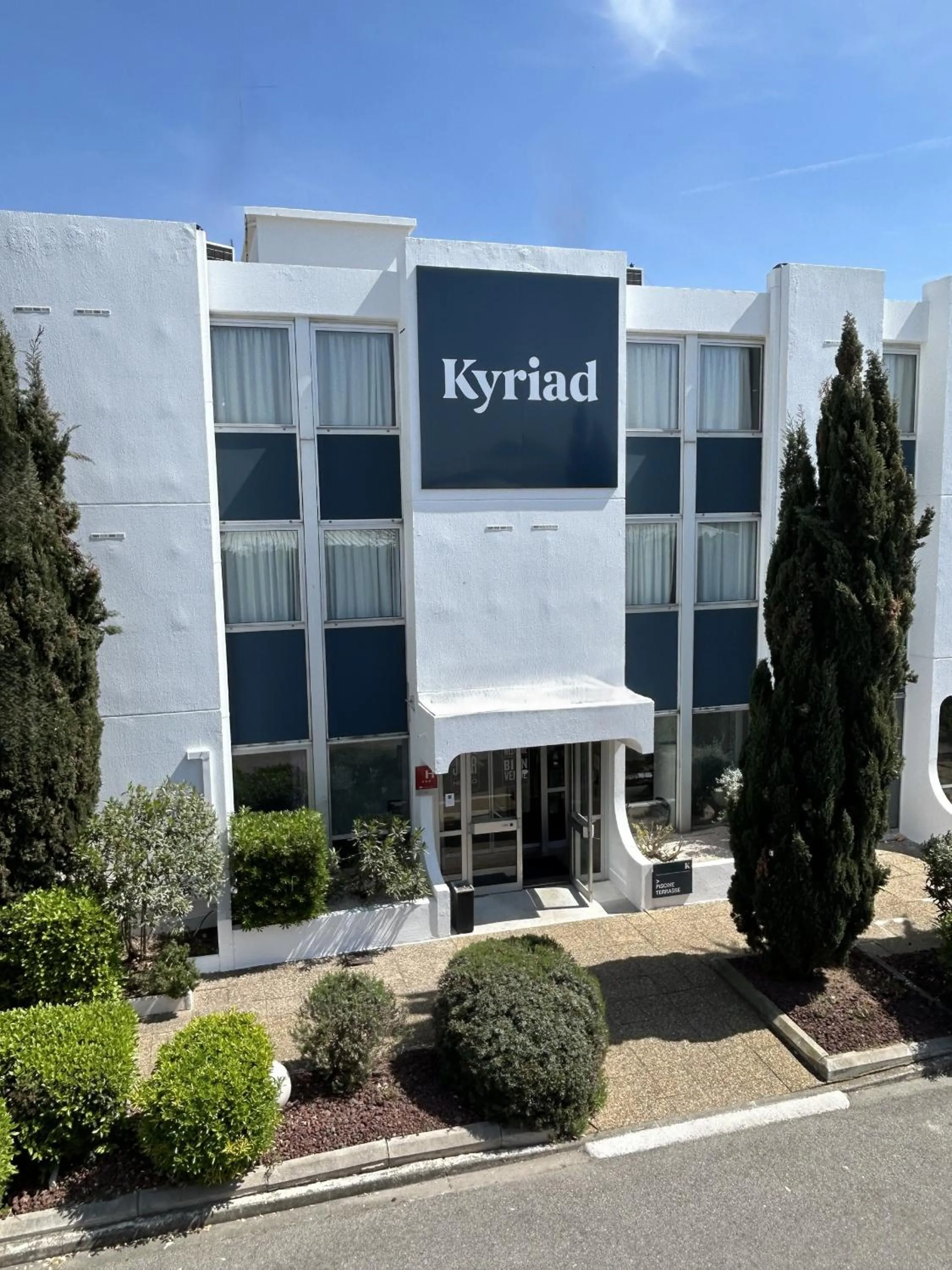 Property building in Kyriad Martigues Sud