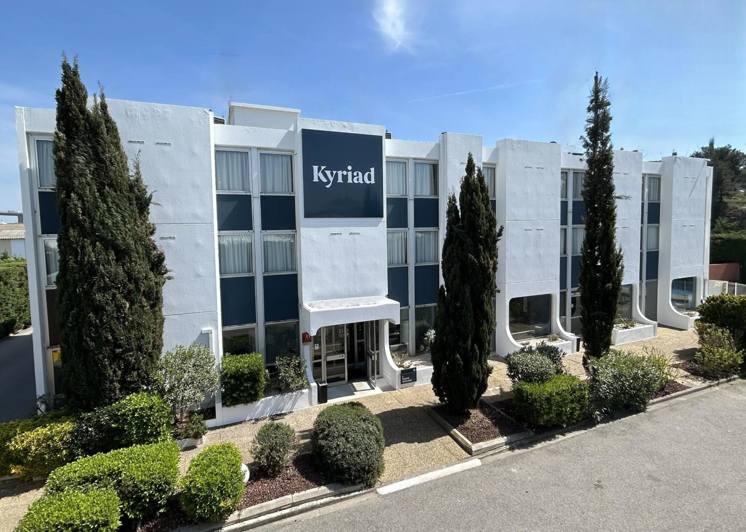 Property building in Kyriad Martigues Sud