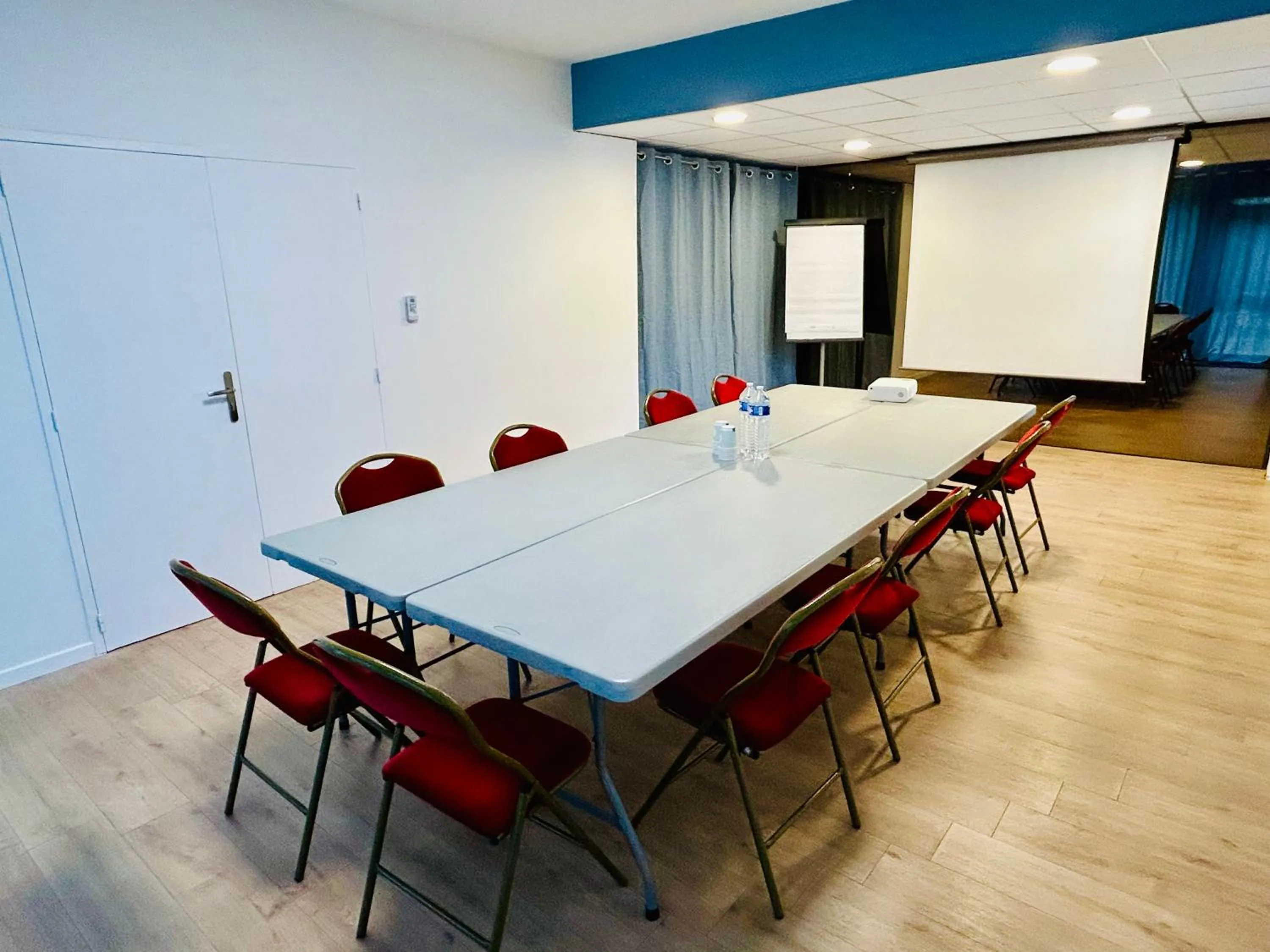 Meeting/conference room in Kyriad Martigues Sud